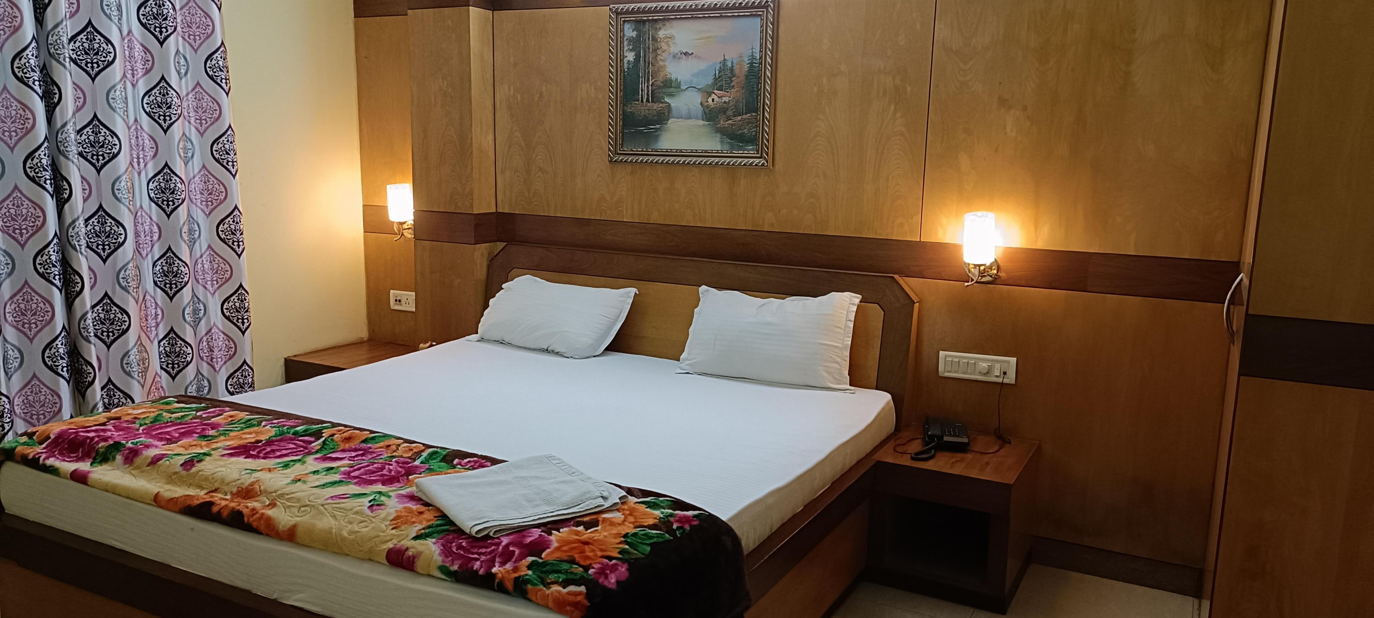 Shree Shankar Hotel Room Type - Kohinoor AC with Bathatub