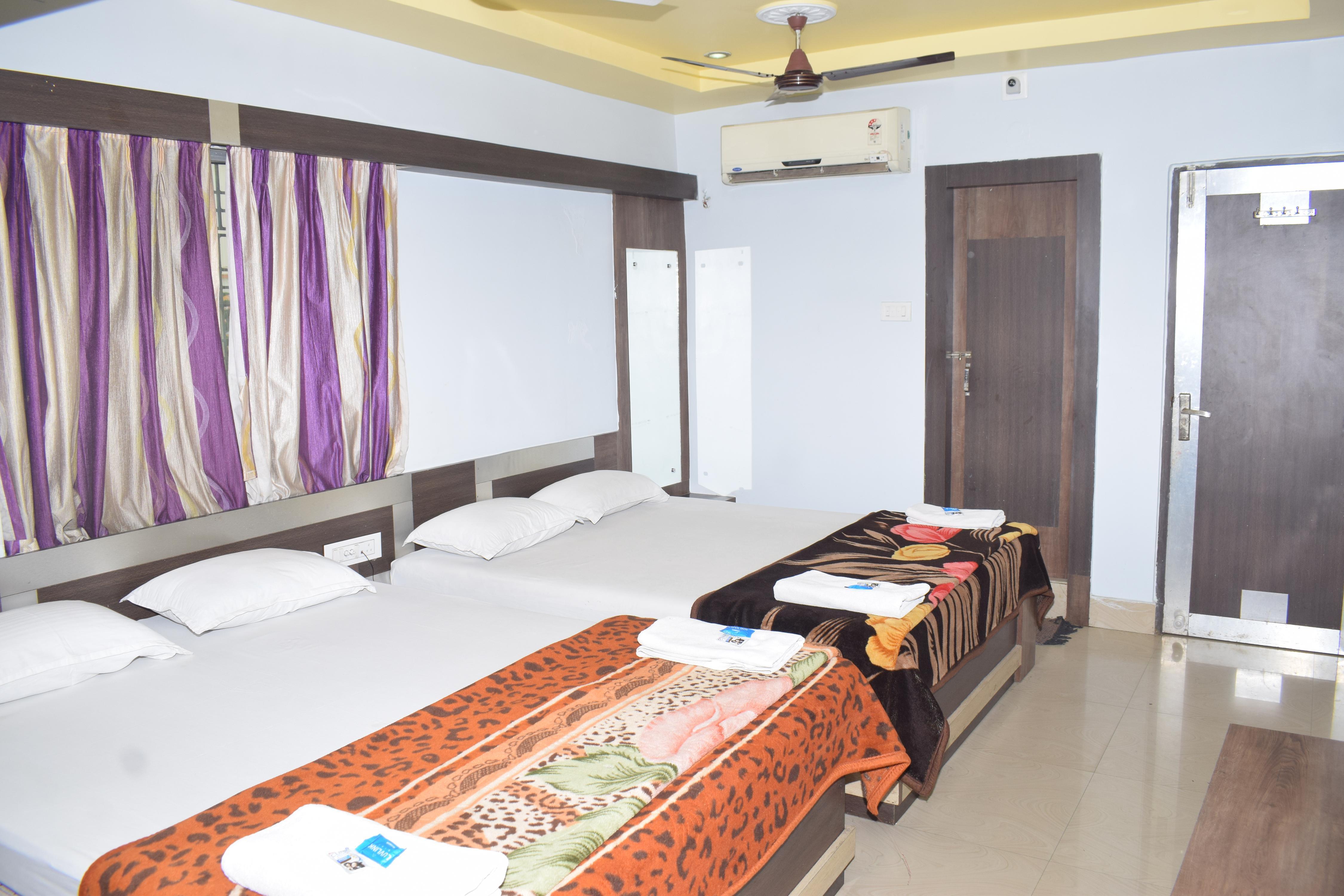 HOTEL SRIKRISHNA INTERNATIONAL Room Type - QUADERAL