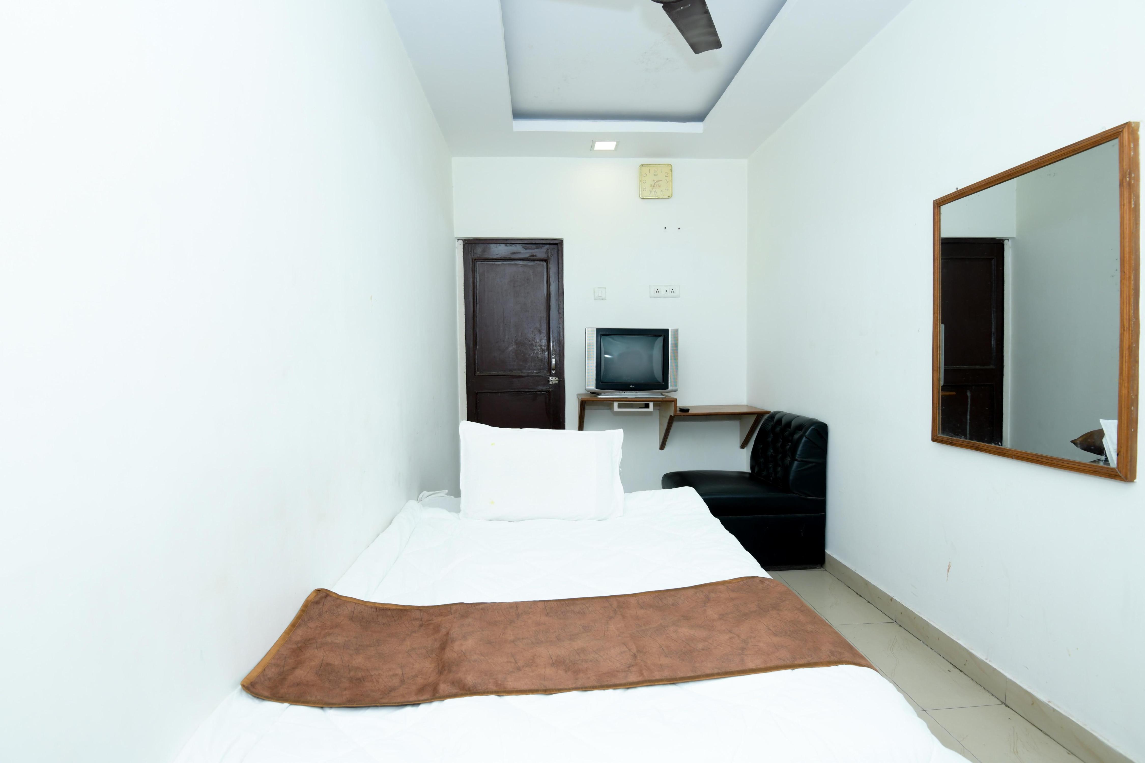 Hotel Vilas - Tap to explore photos