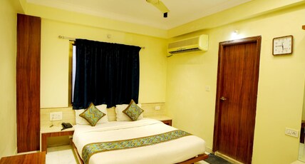 Hotel Shri Vithalesh (In Front of Temple) Room Type - Triple Bed Room