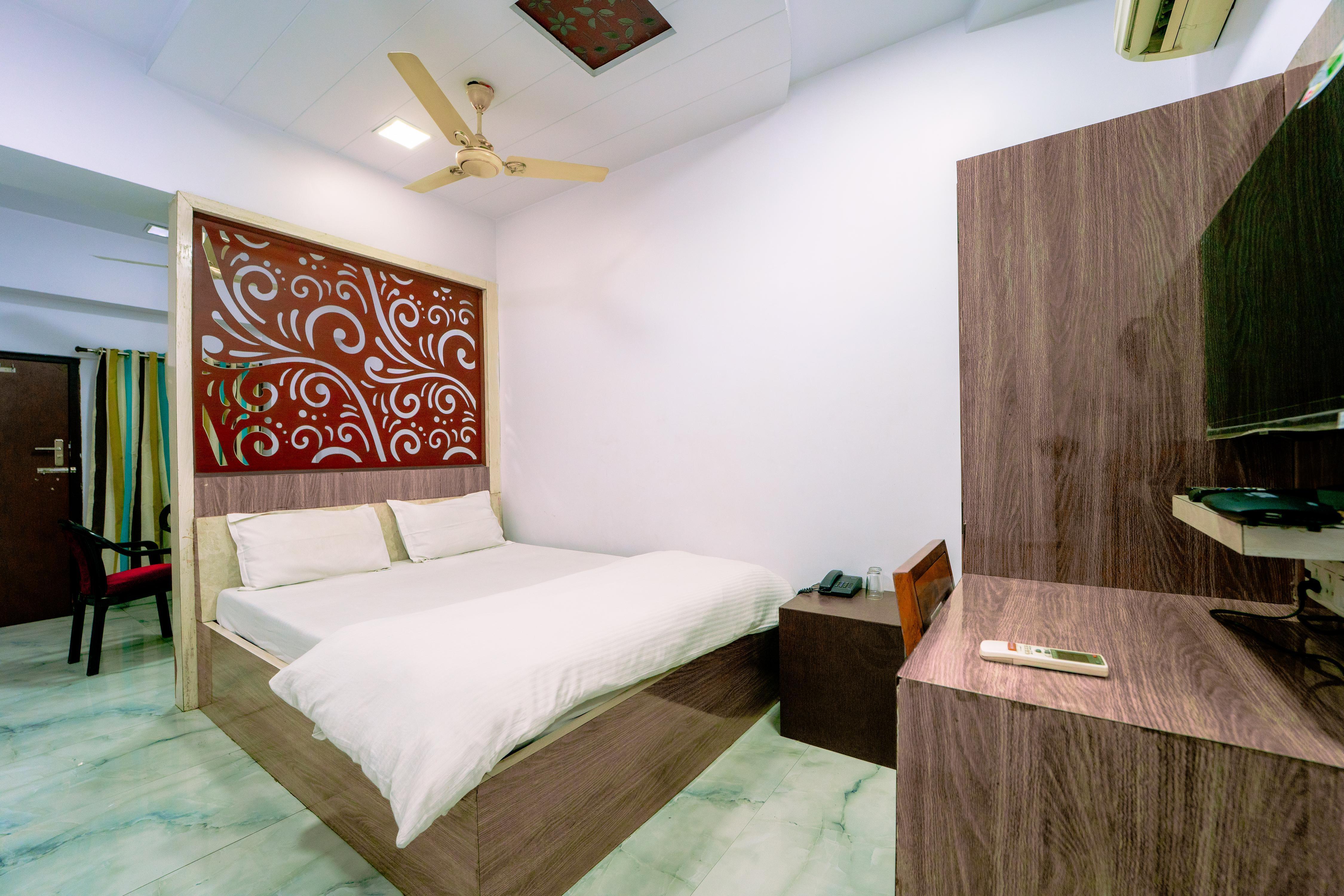 Hotel Rawat - Tap to explore photos