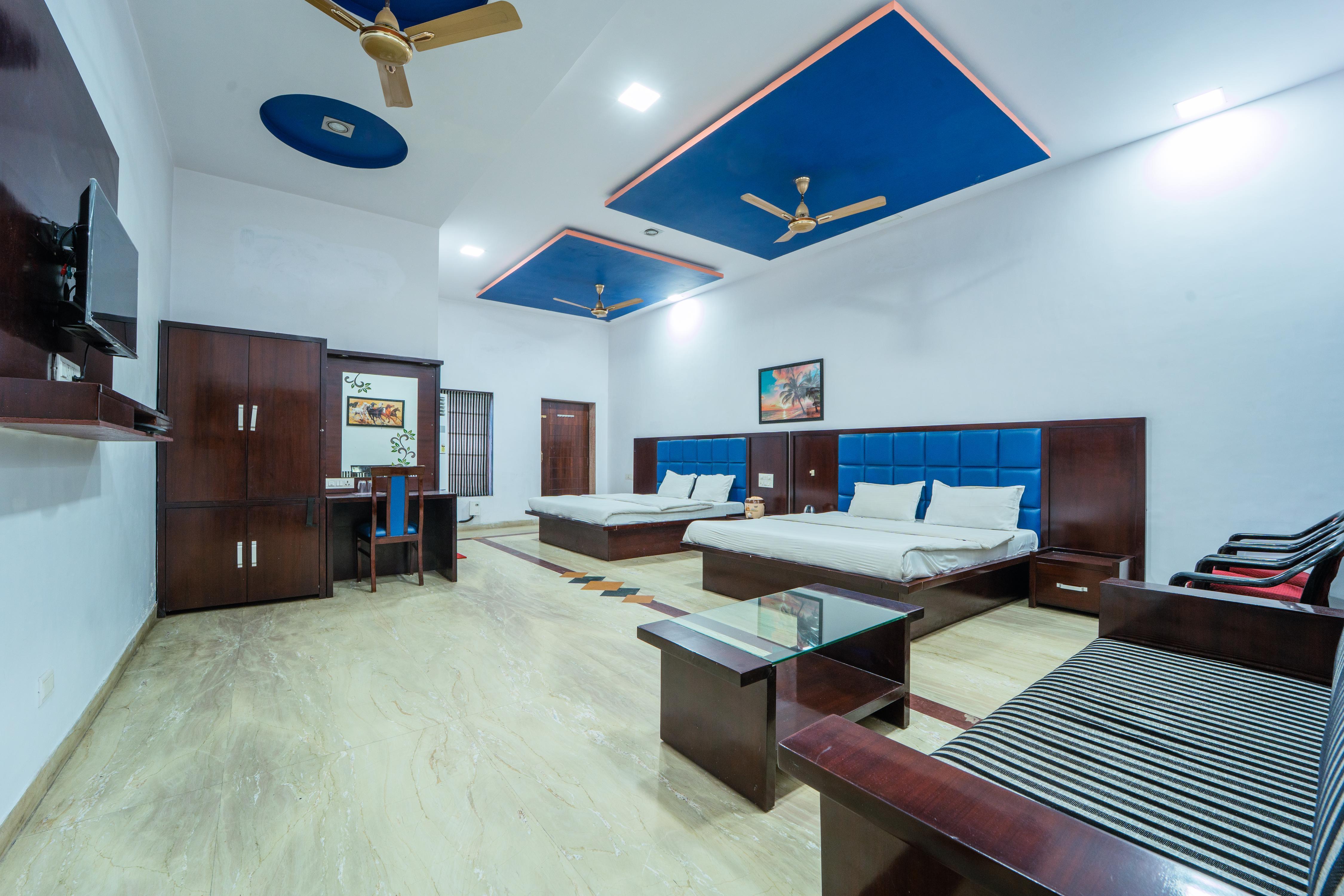 Hotel Rawat Room Type - Royal Family Four Bed Room