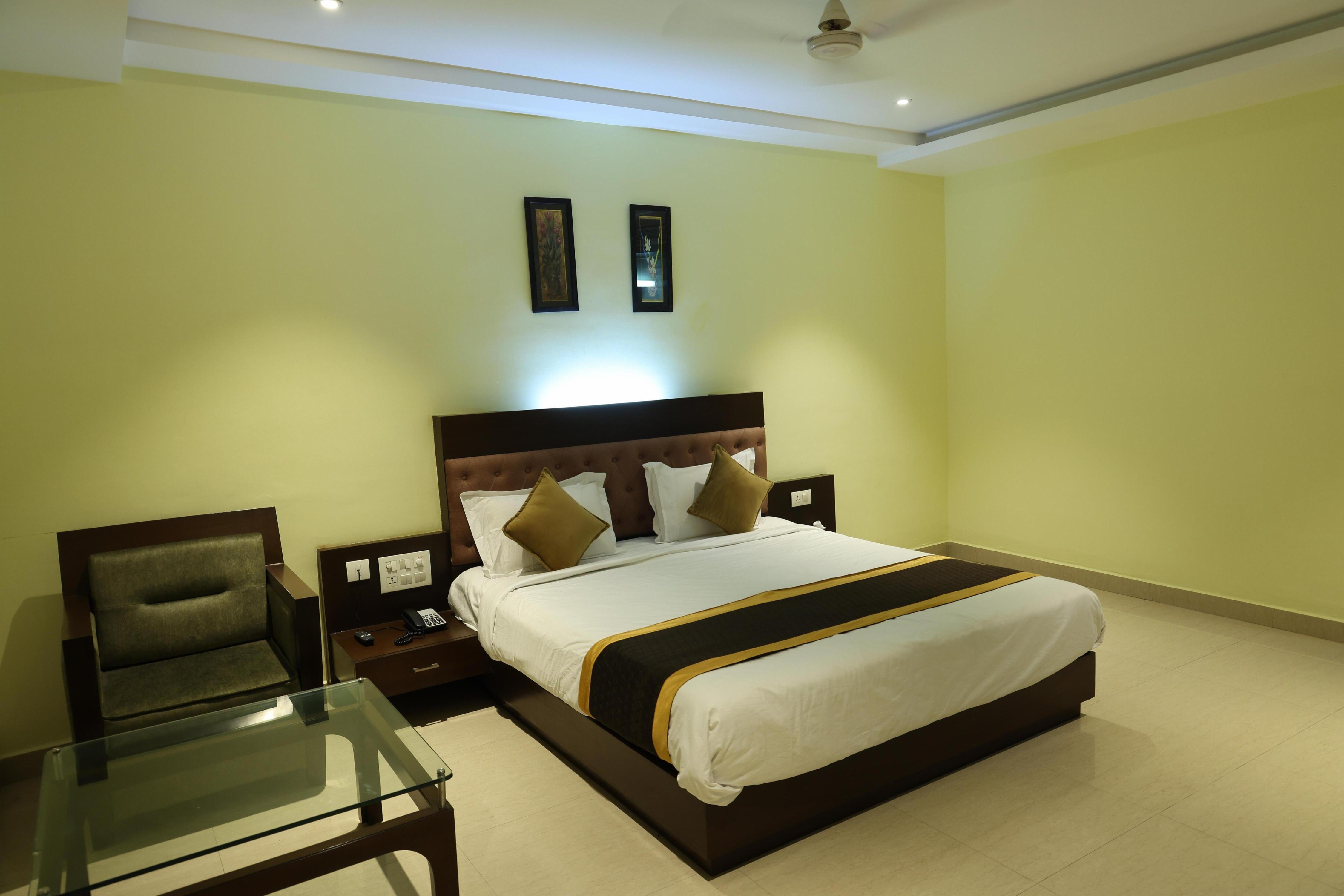 Hotel Novasis - Tap to explore photos