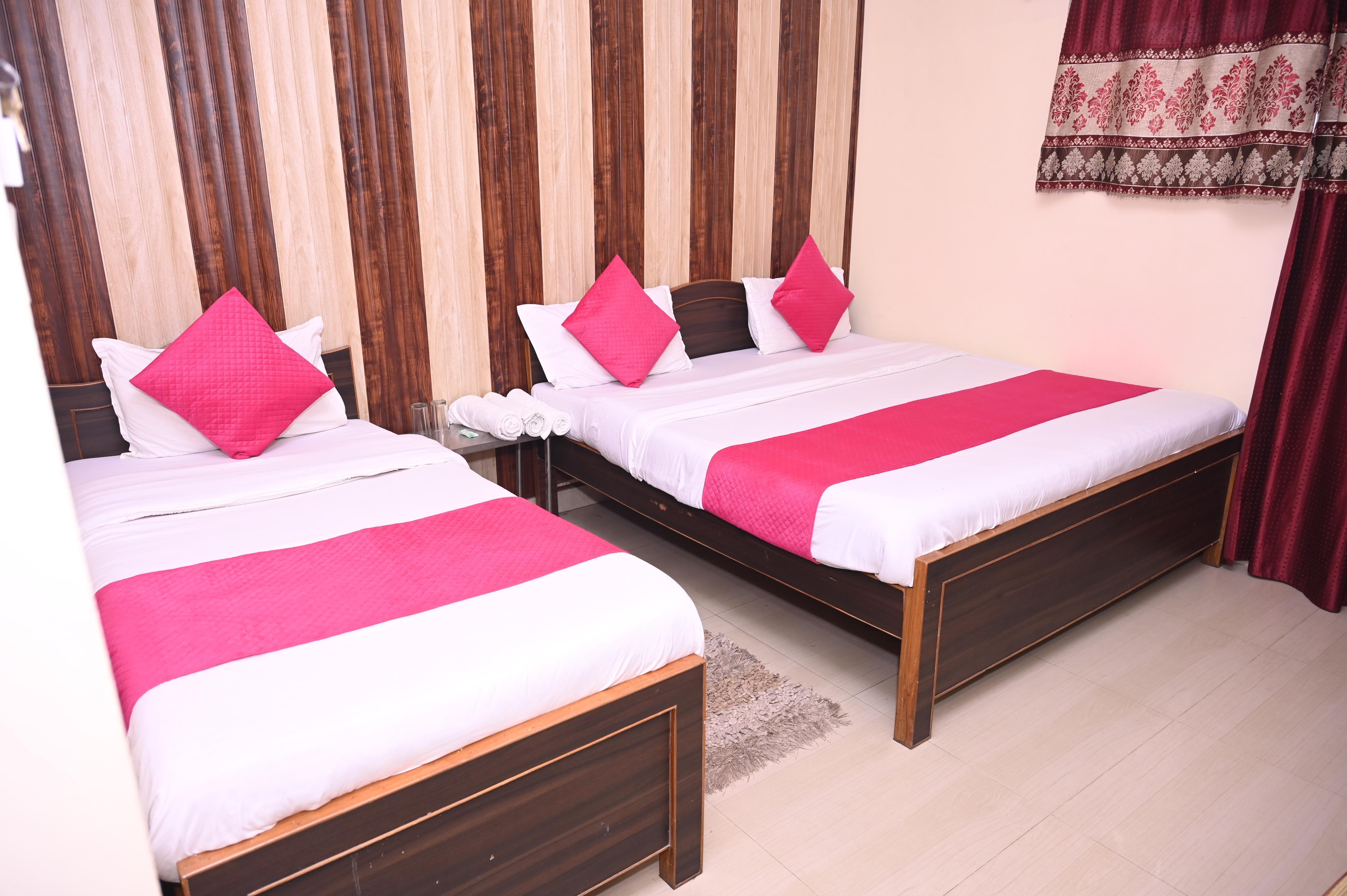 Hotel Pavitri | 5 Min Walk Kashi Vishwanath - Tap to explore photos