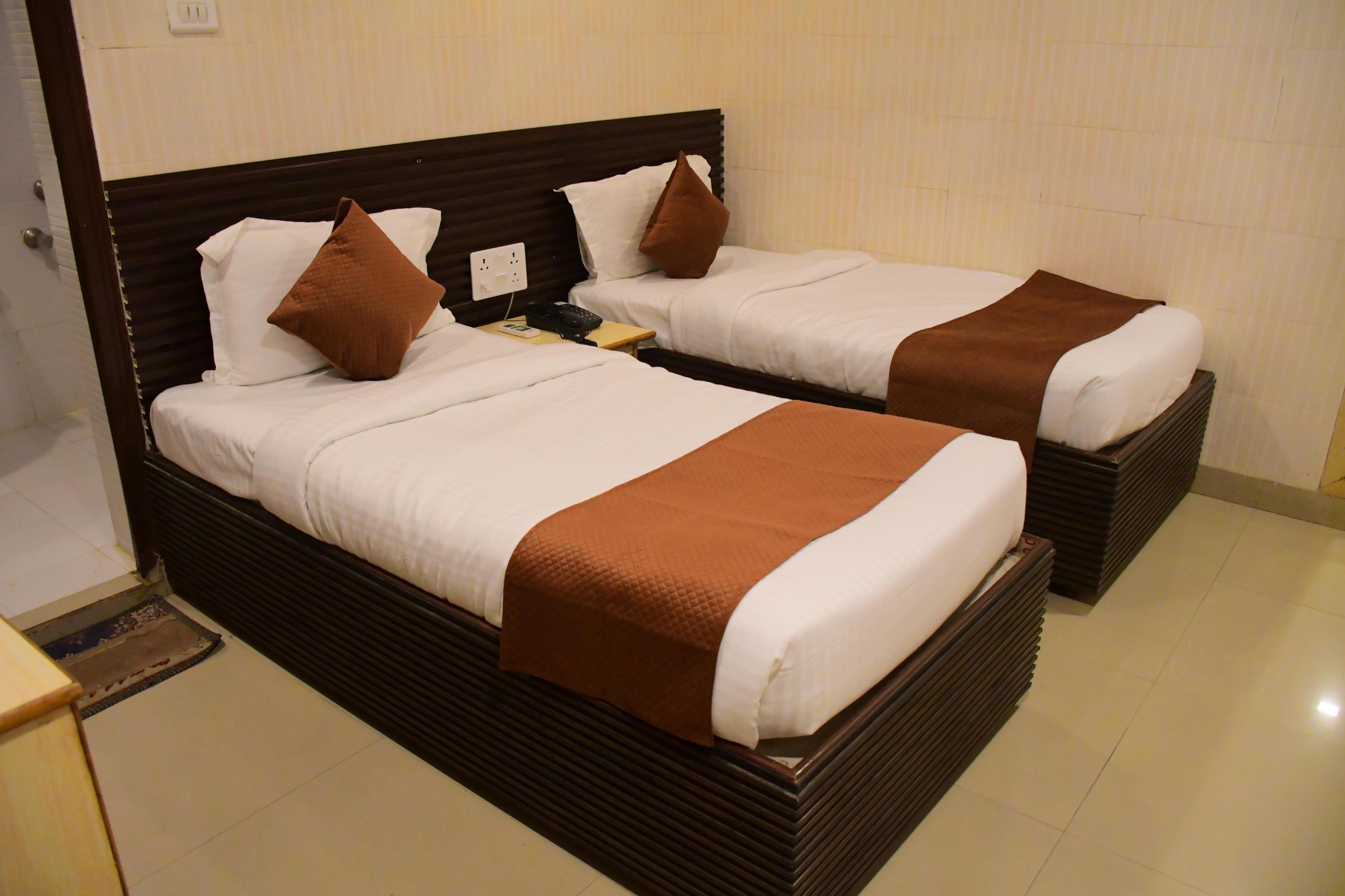 Hotel Shree Hari - Tap to explore photos