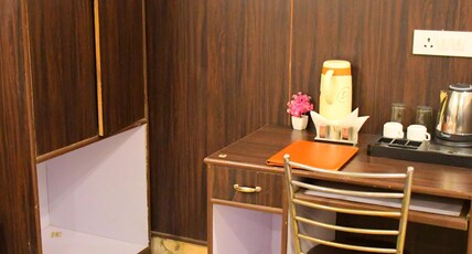 Hotel Shree Hari Room Type - AC Queen Suite with Living Room