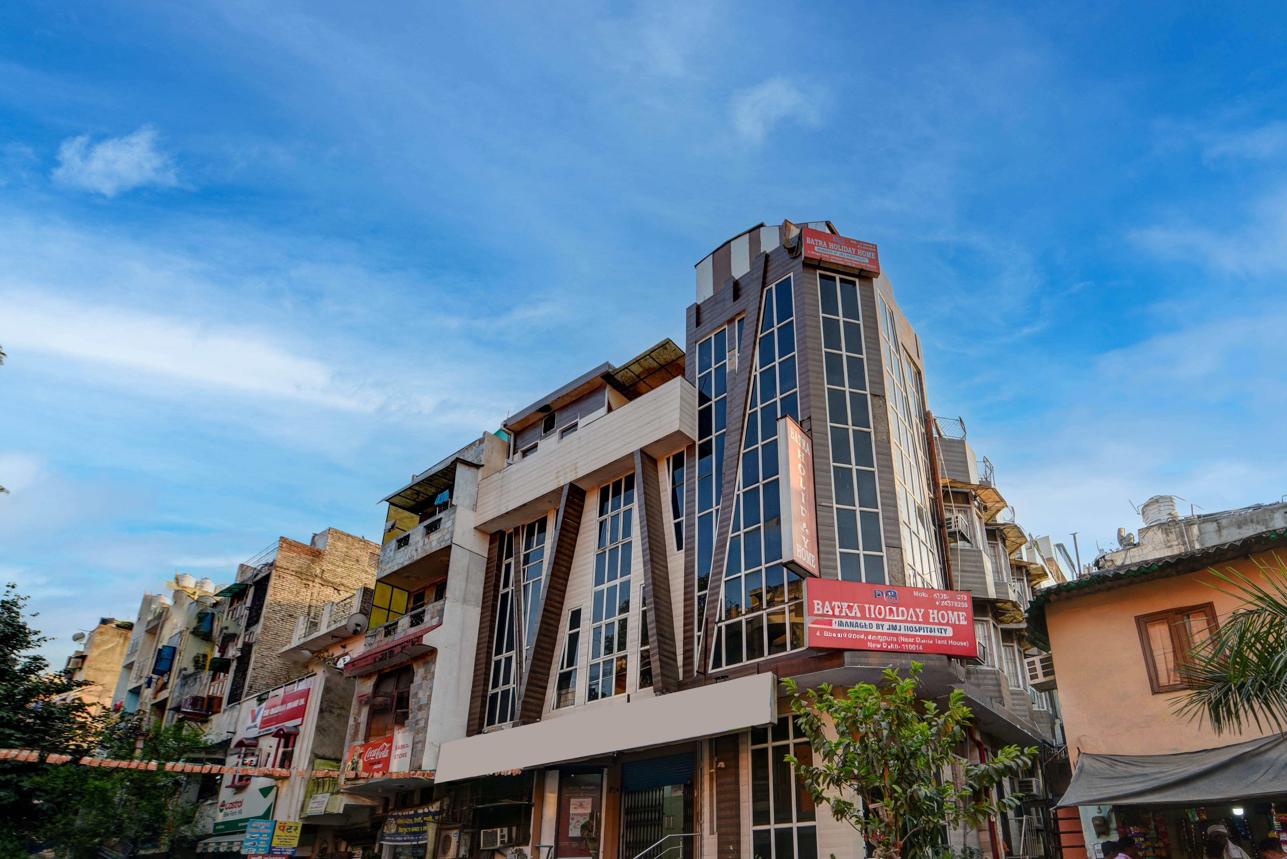 Batra Holiday Home Near Nizamuddin Railway Station - Tap to explore photos