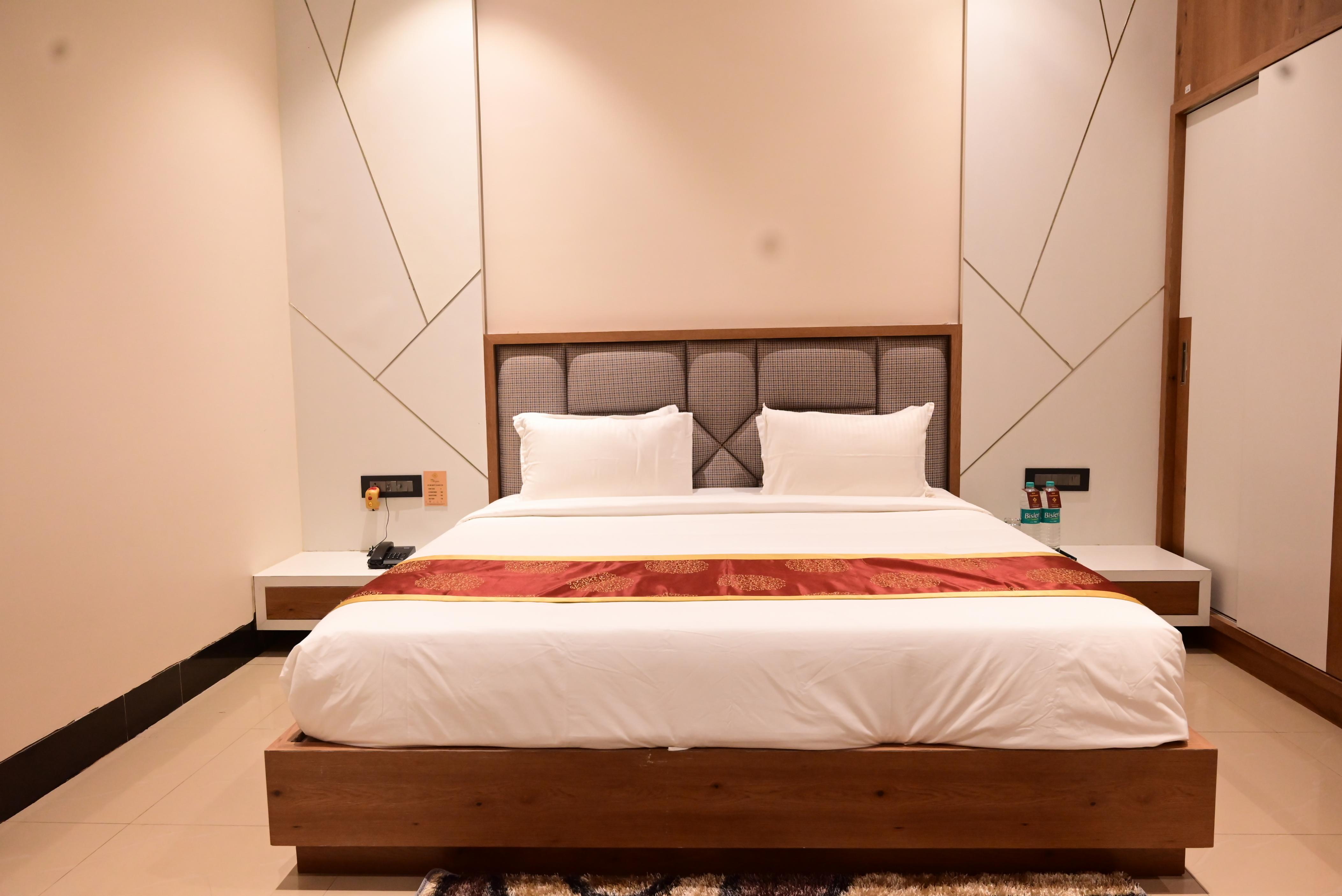 HOTEL ARYAN Room Type - Business Suite Room