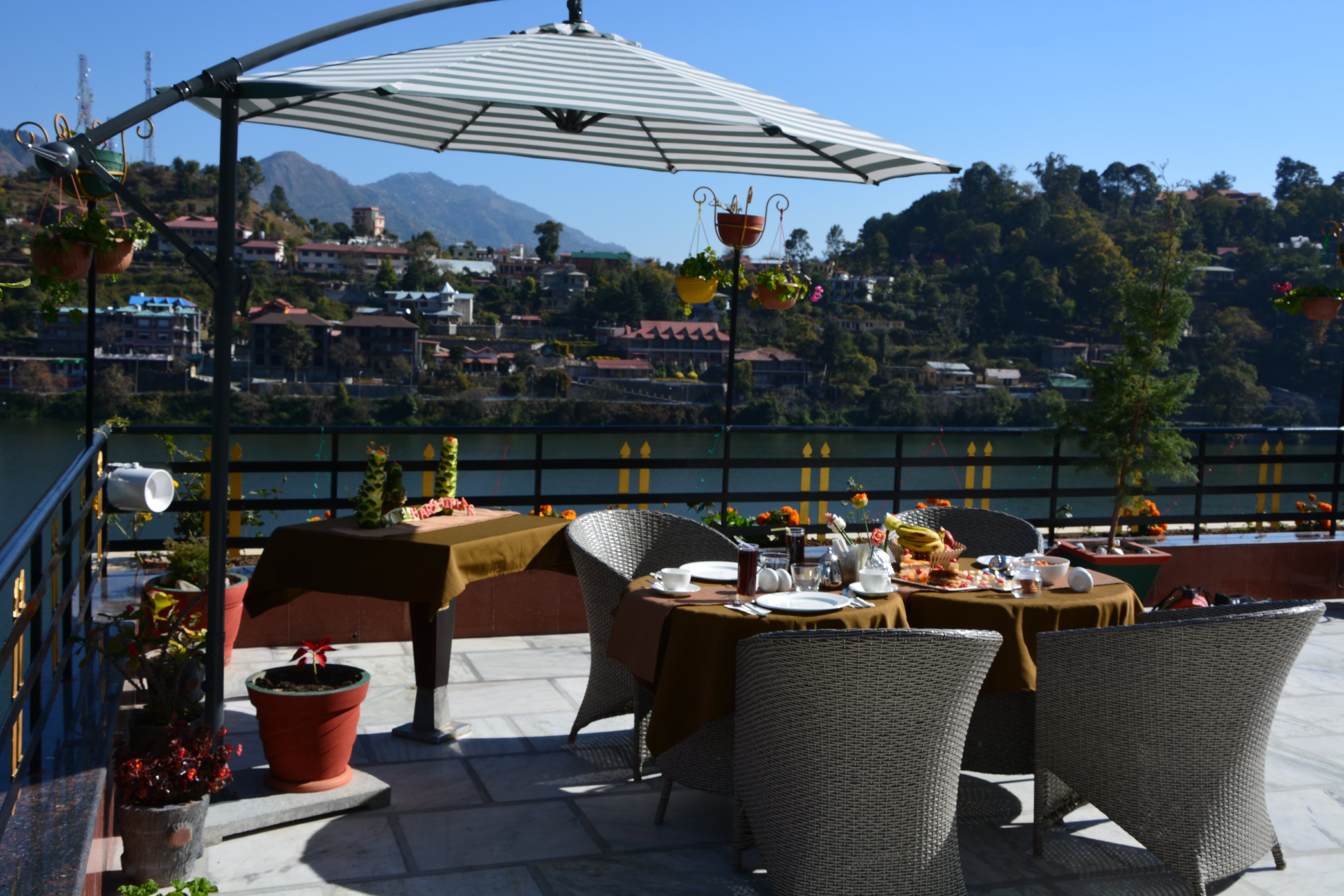 Hotel Harshikhar A Panoramic Lake view Property - Tap to explore photos