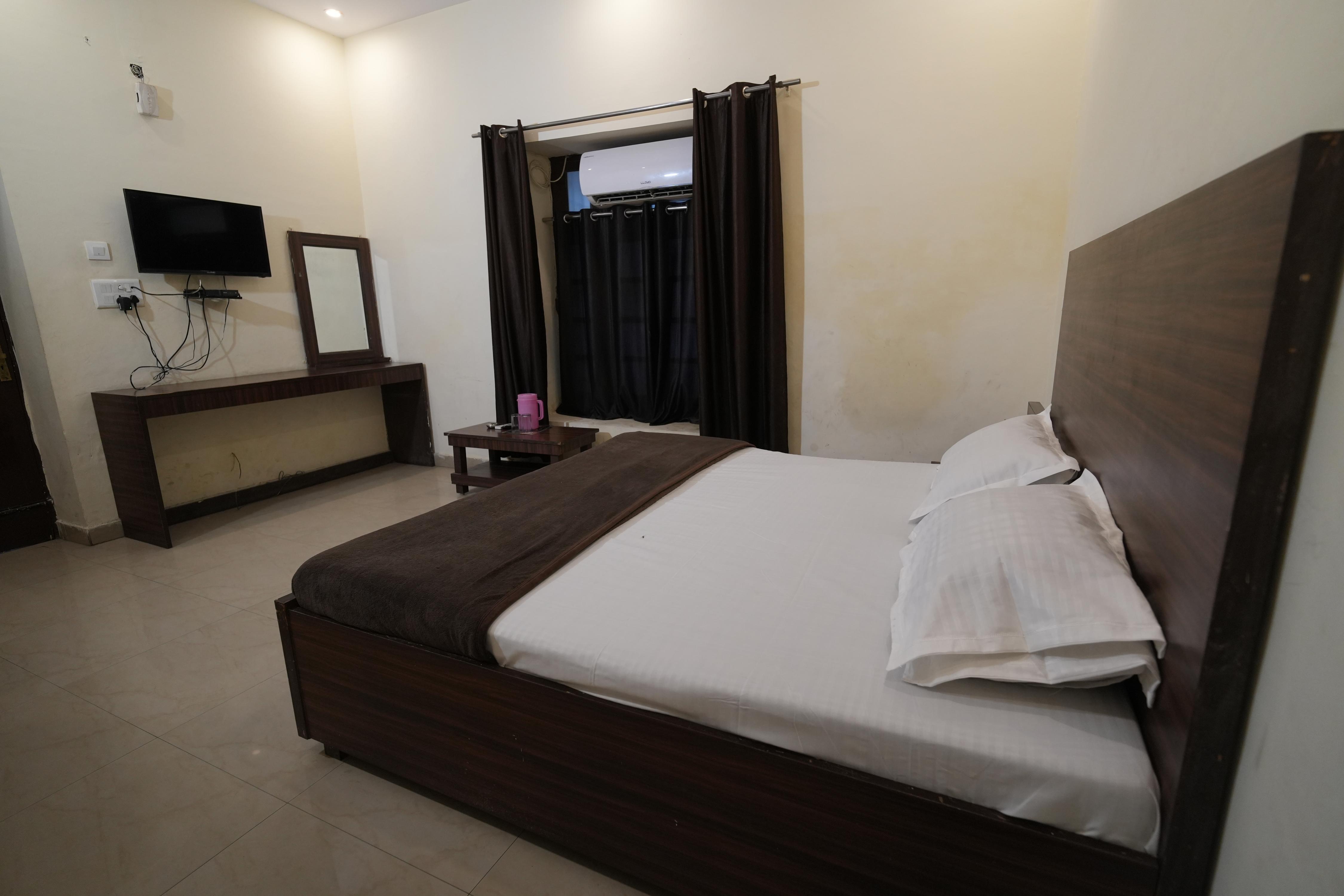 Sangam Hotel Room Type - Deluxe AC Room