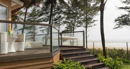 Planet Hollywood Beach Resort Room Type - Royale Sea View Chalet with Sitout