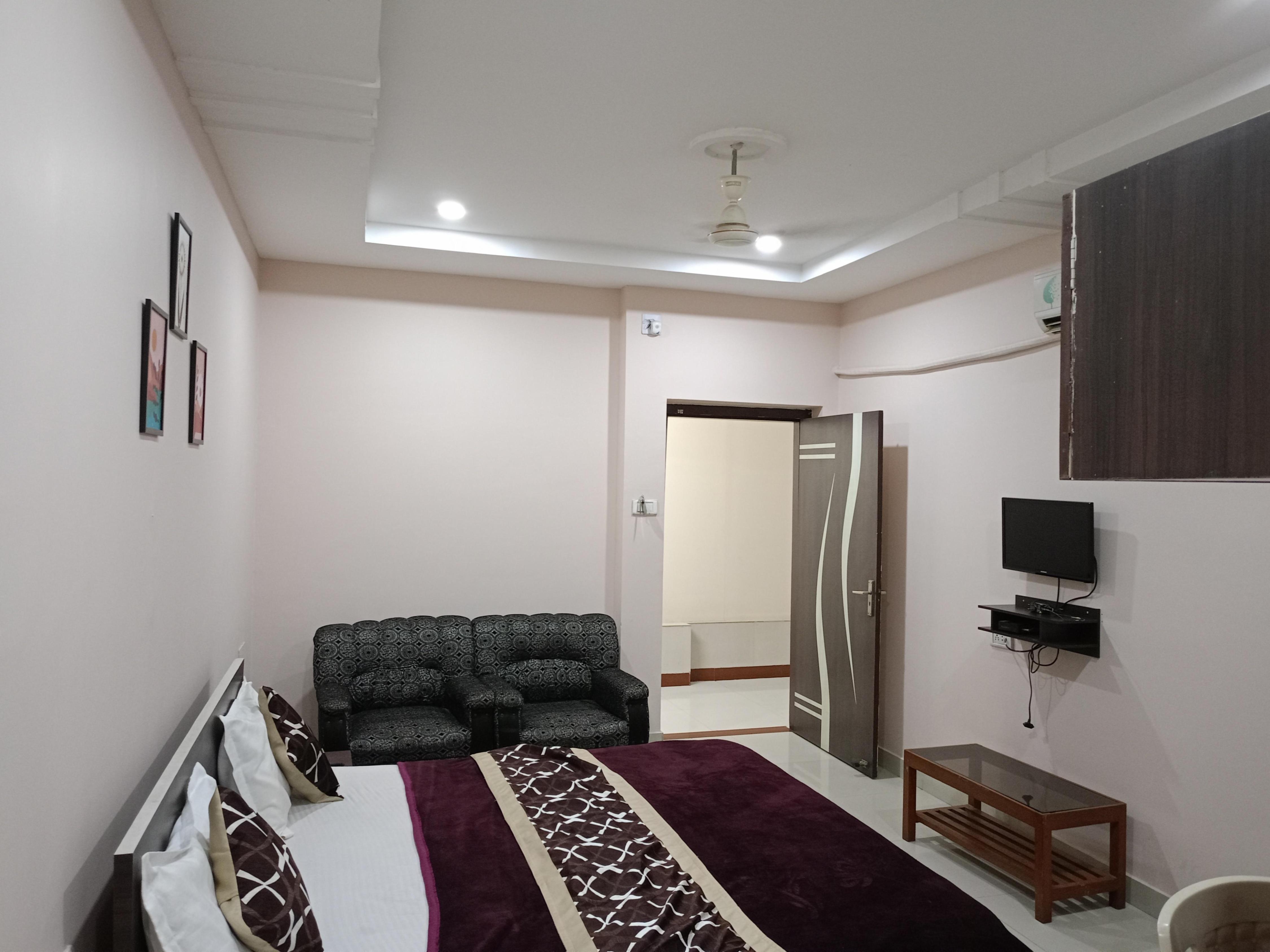 Hotel The Residency - Tap to explore photos