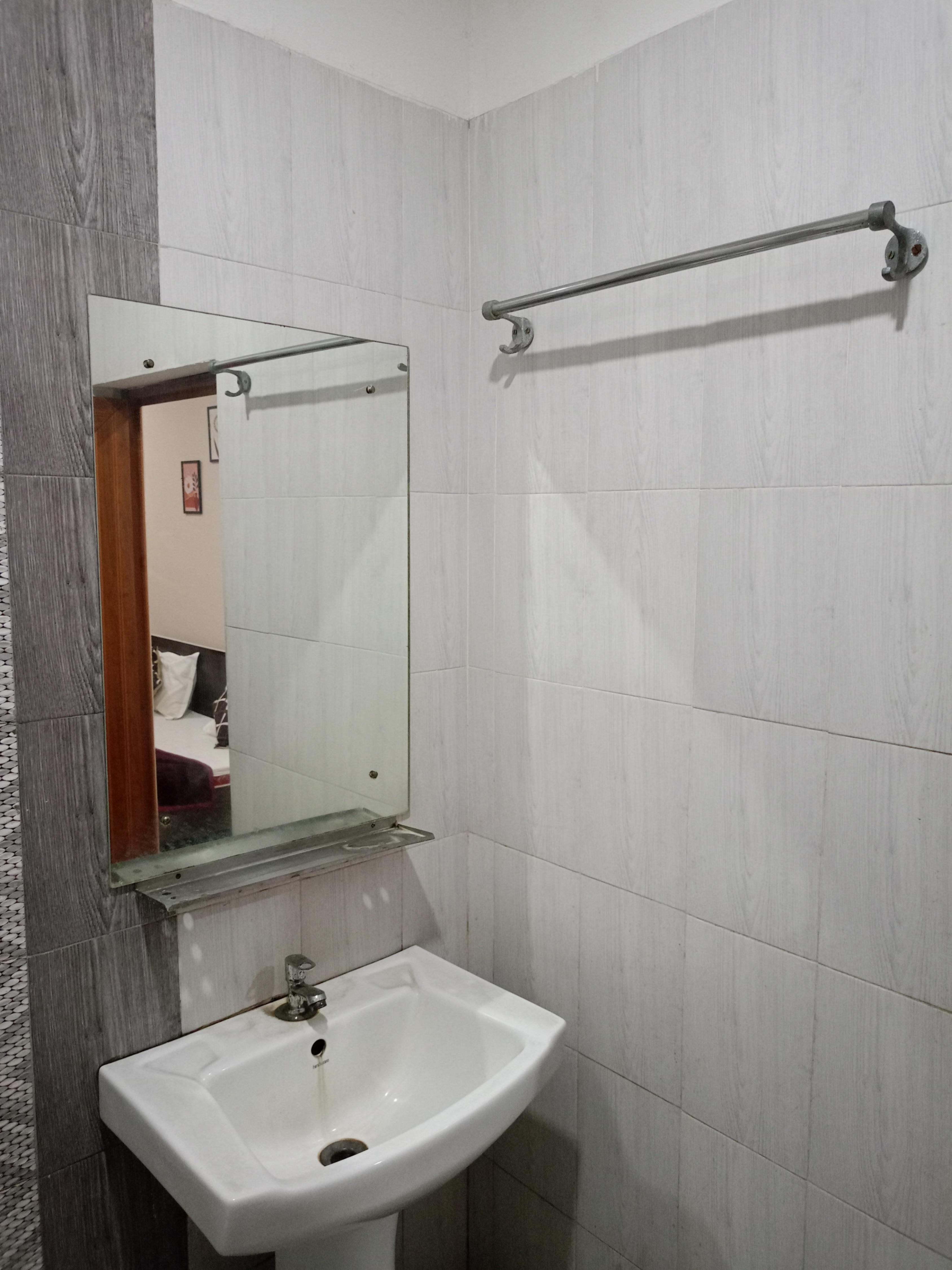 Hotel The Residency - Tap to explore photos