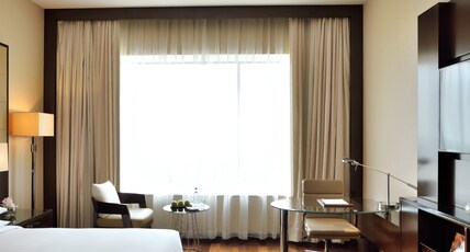 Kochi Marriott Hotel Room Type - Deluxe King with Seating Area