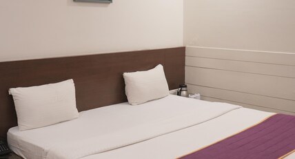 Hotel Rajhans Regent Room Type - Deluxe Room Hotel Rajhans Regent Room Type - Deluxe Room
