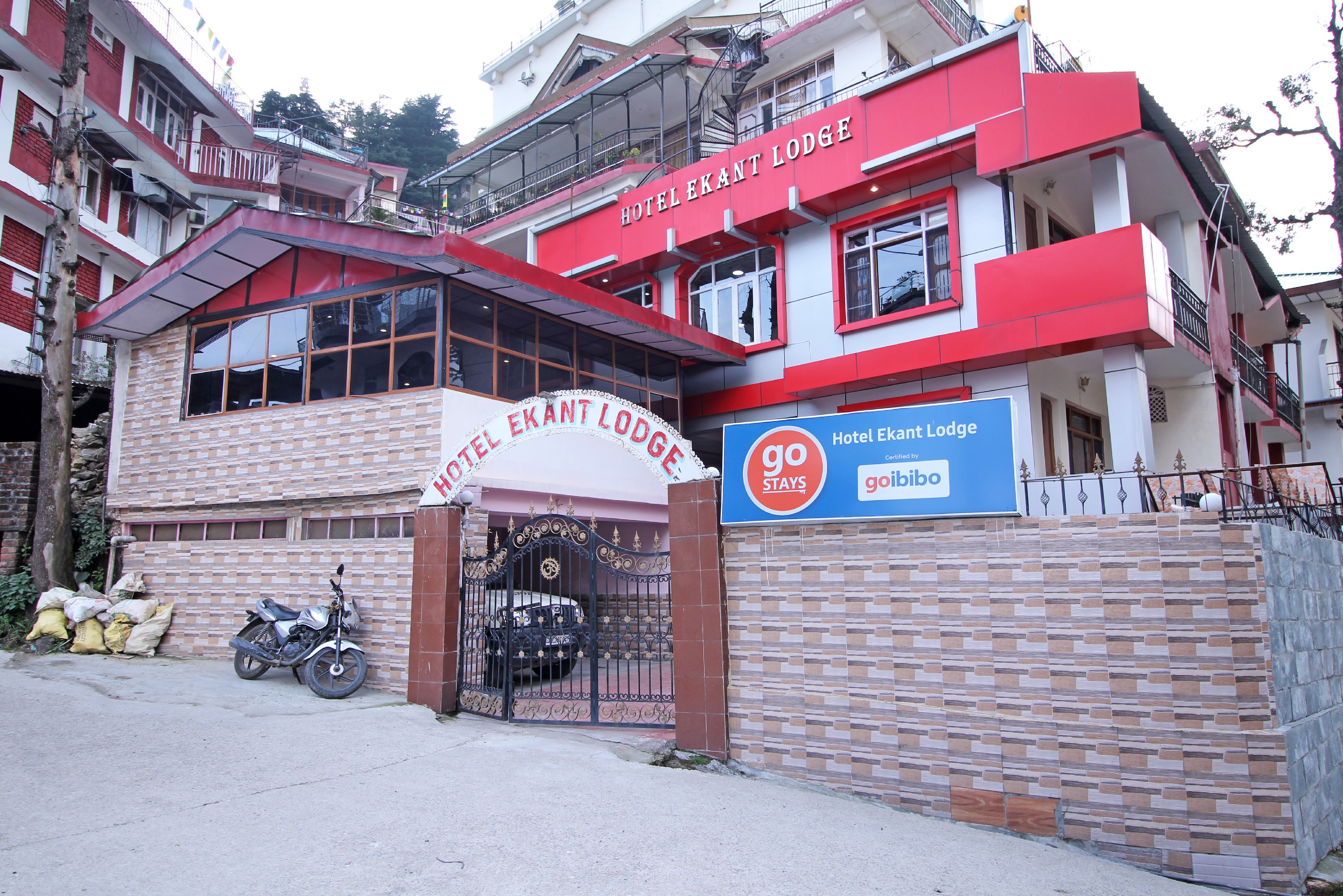 Hotel Ekant Lodge - Tap to explore photos