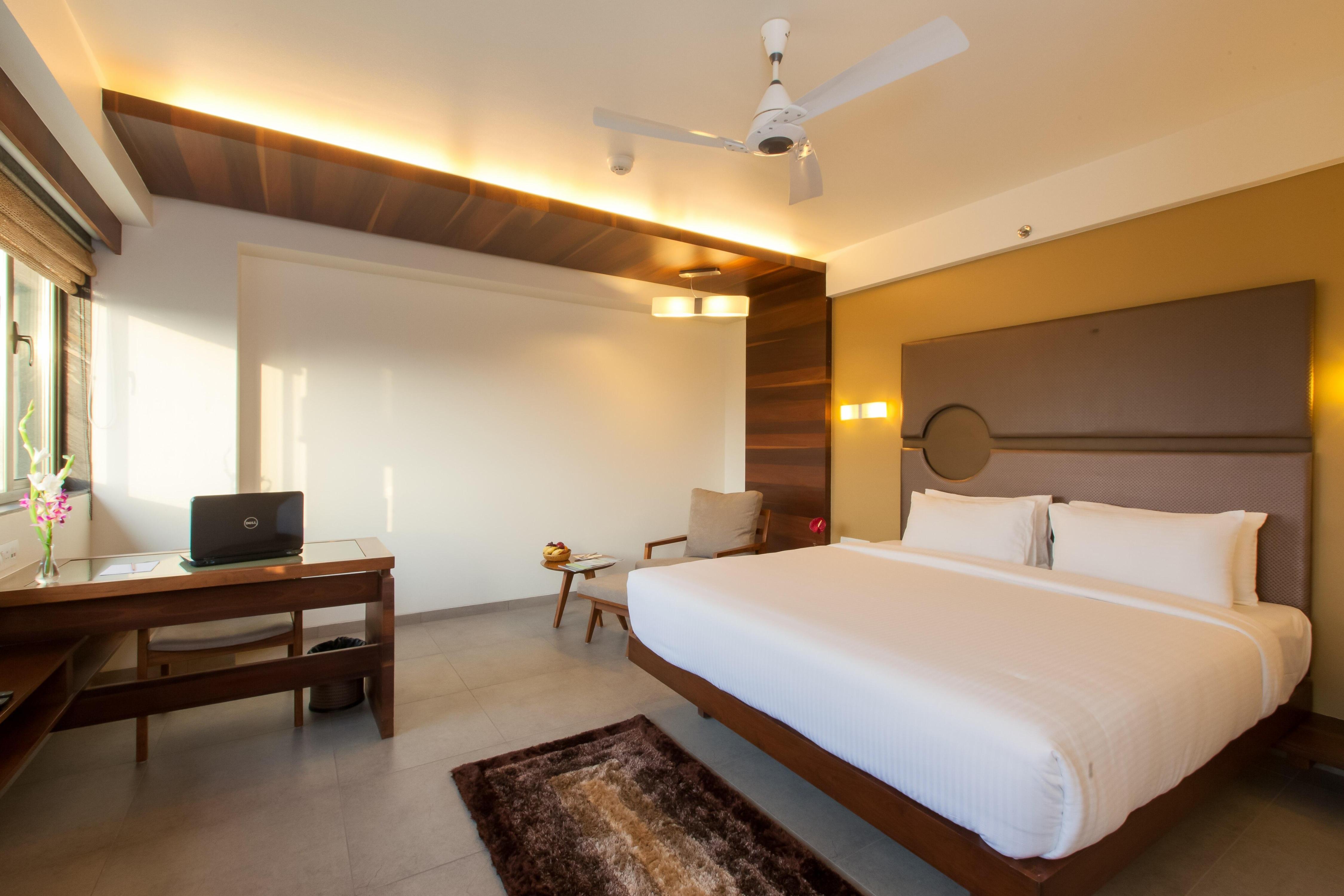 Hotel Cosmopolitan - Tap to explore photos