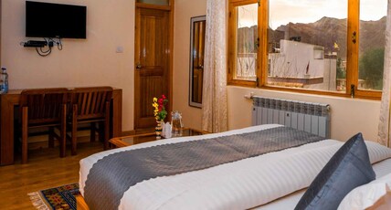 Hotel Om Ladakh Room Type - Deluxe With Mountain View Room