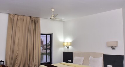 Veena Regency Room Type - Daffodil - Suite