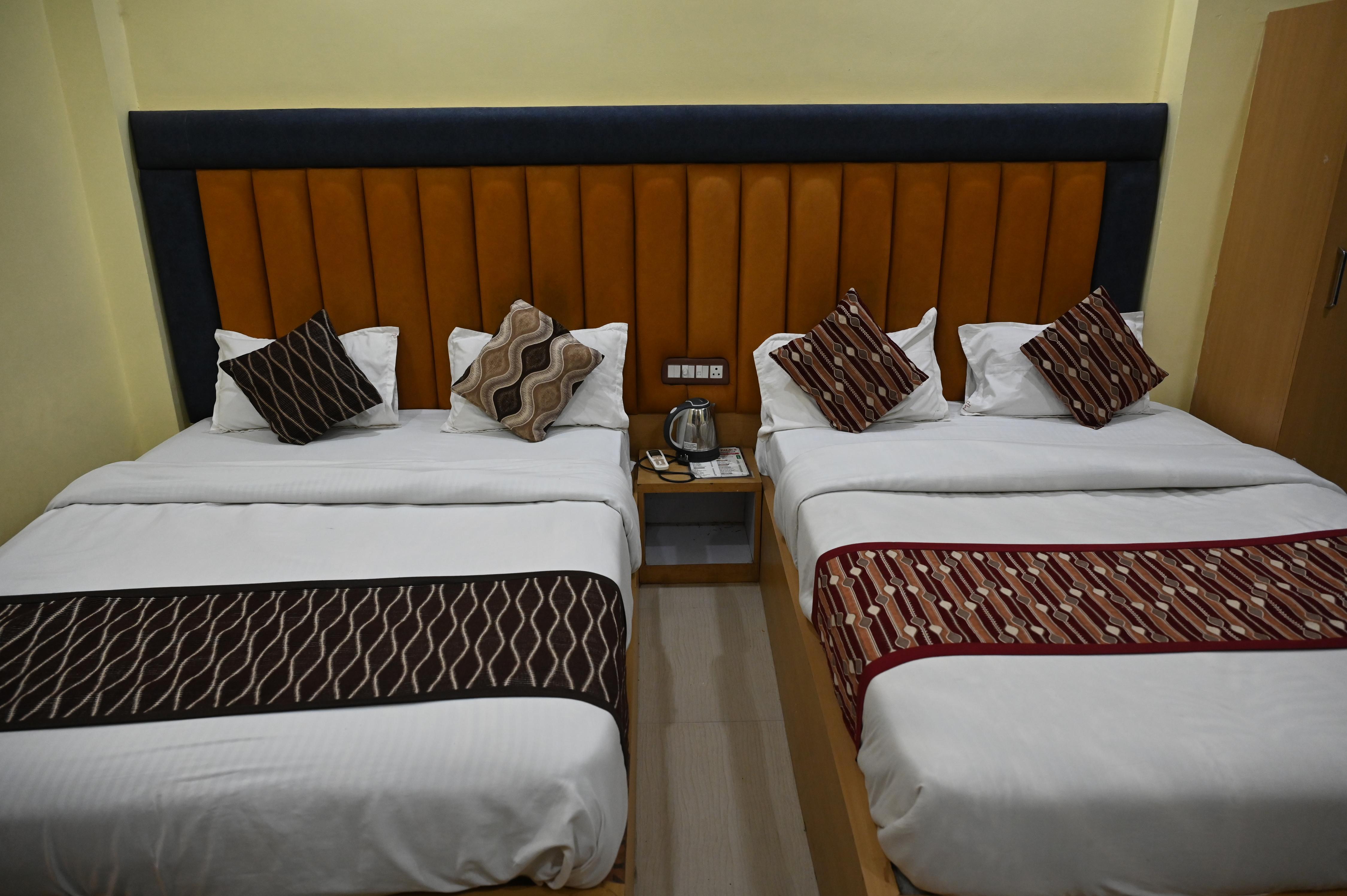 Hotel Meera Palace - Tap to explore photos