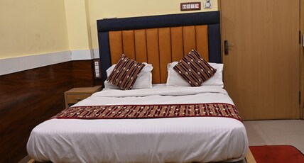 Hotel Meera Palace Room Type - Deluxe Double Room Hotel Meera Palace Room Type - Deluxe Double Room