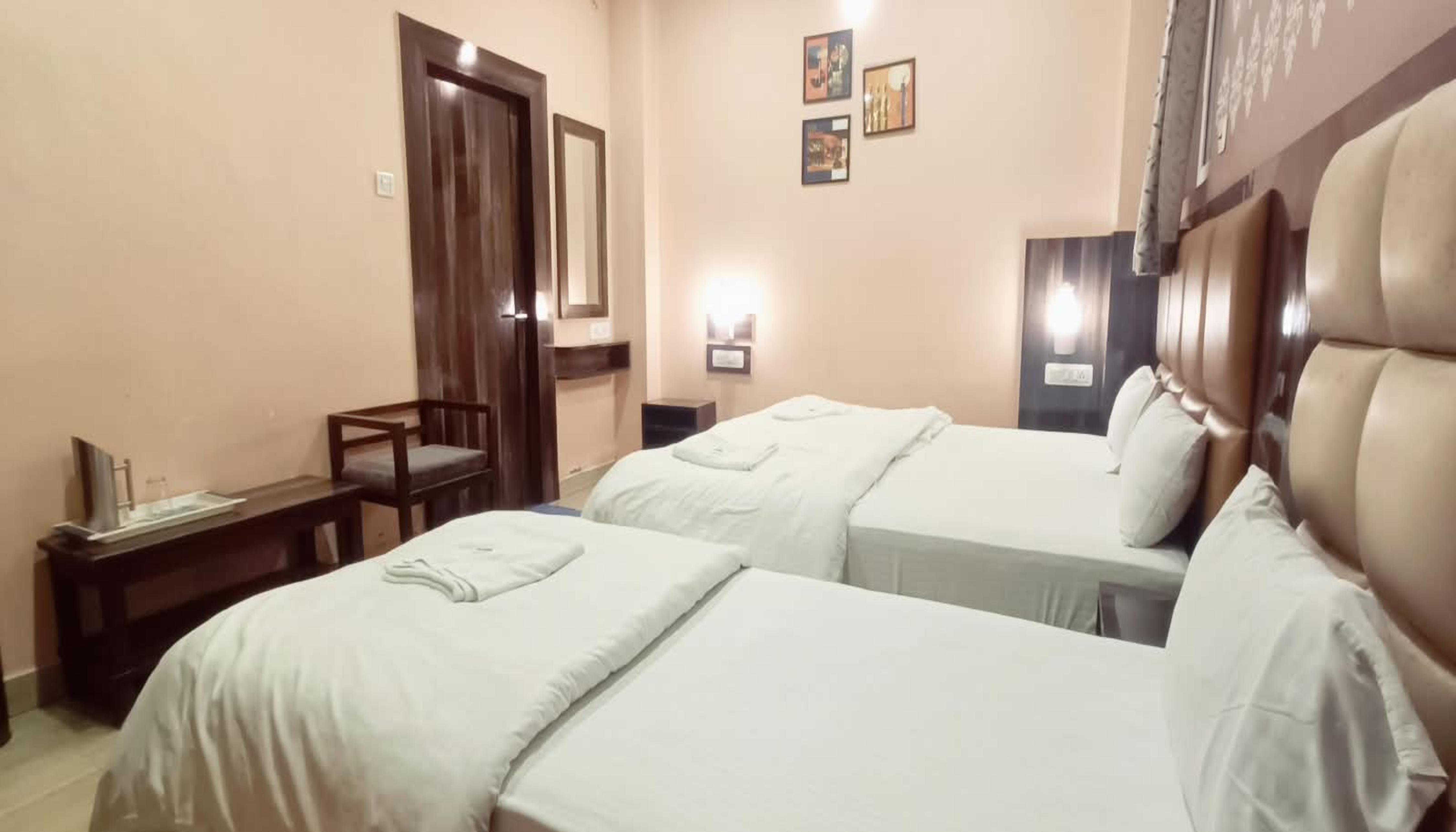 HOTEL NEEL GAGAN HOTEL TOURIST - Tap to explore photos