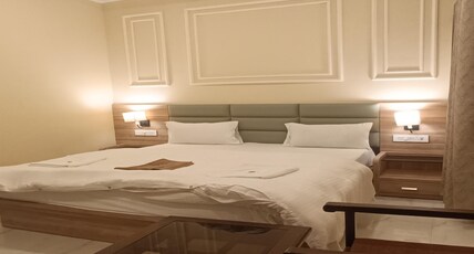 HOTEL NEEL GAGAN  HOTEL TOURIST Room Type - LUXURY DOUBLE AC ROOM