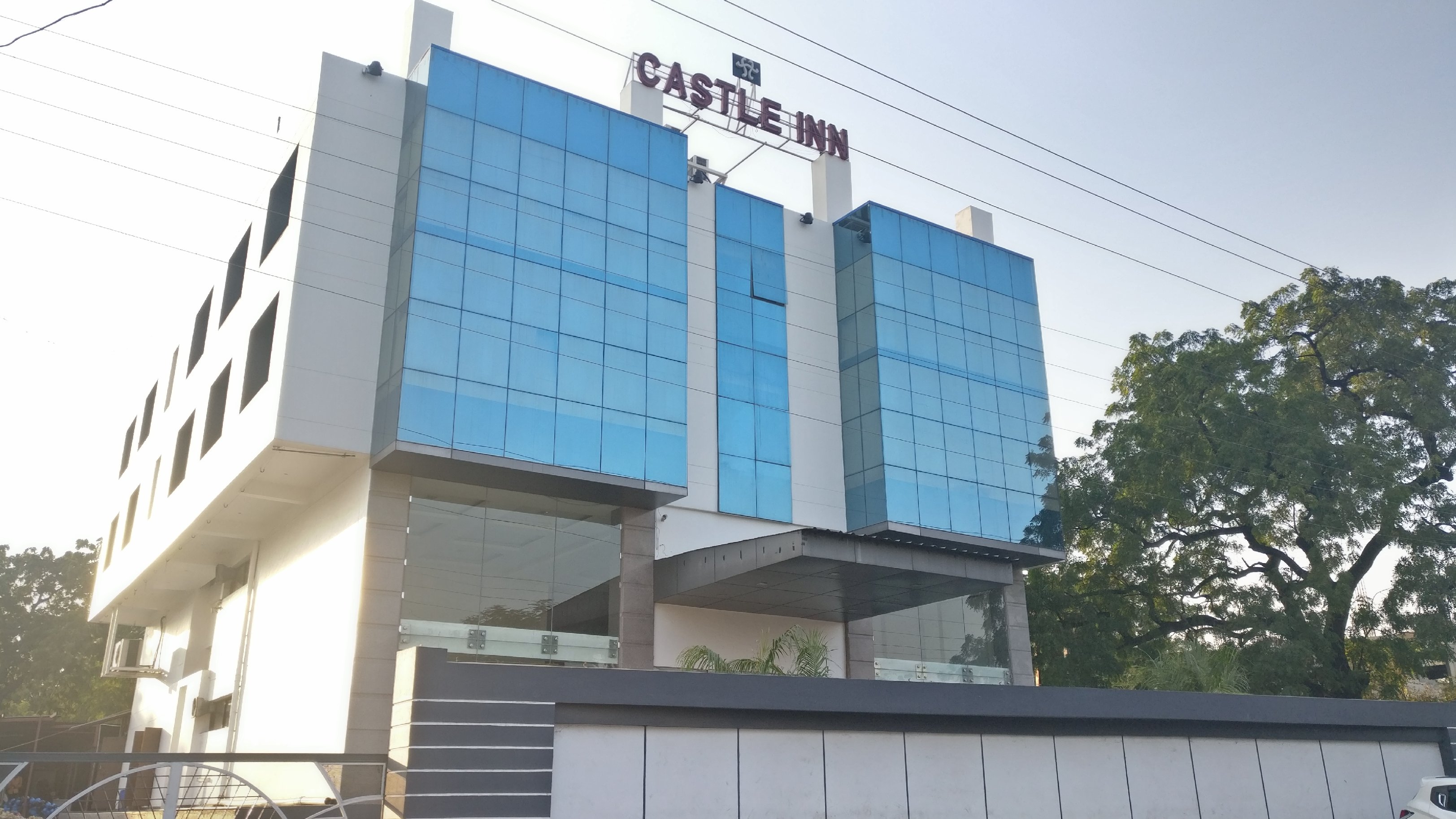 CASTLE INN