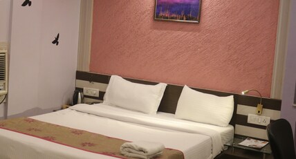 Hotel Cradle Inn Room Type - Deluxe Room