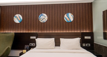 Country Inn & Suites by Radisson, Bengaluru Hebbal Road Room Type - Business Class Room with a well-appointed workstation Country Inn & Suites by Radisson, Bengaluru Hebbal Road Room Type - Business Class Room with a well-appointed workstation