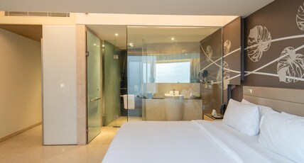 Country Inn & Suites by Radisson, Bengaluru Hebbal Road Room Type - Deluxe King or Twin room Country Inn & Suites by Radisson, Bengaluru Hebbal Road Room Type - Deluxe King or Twin room