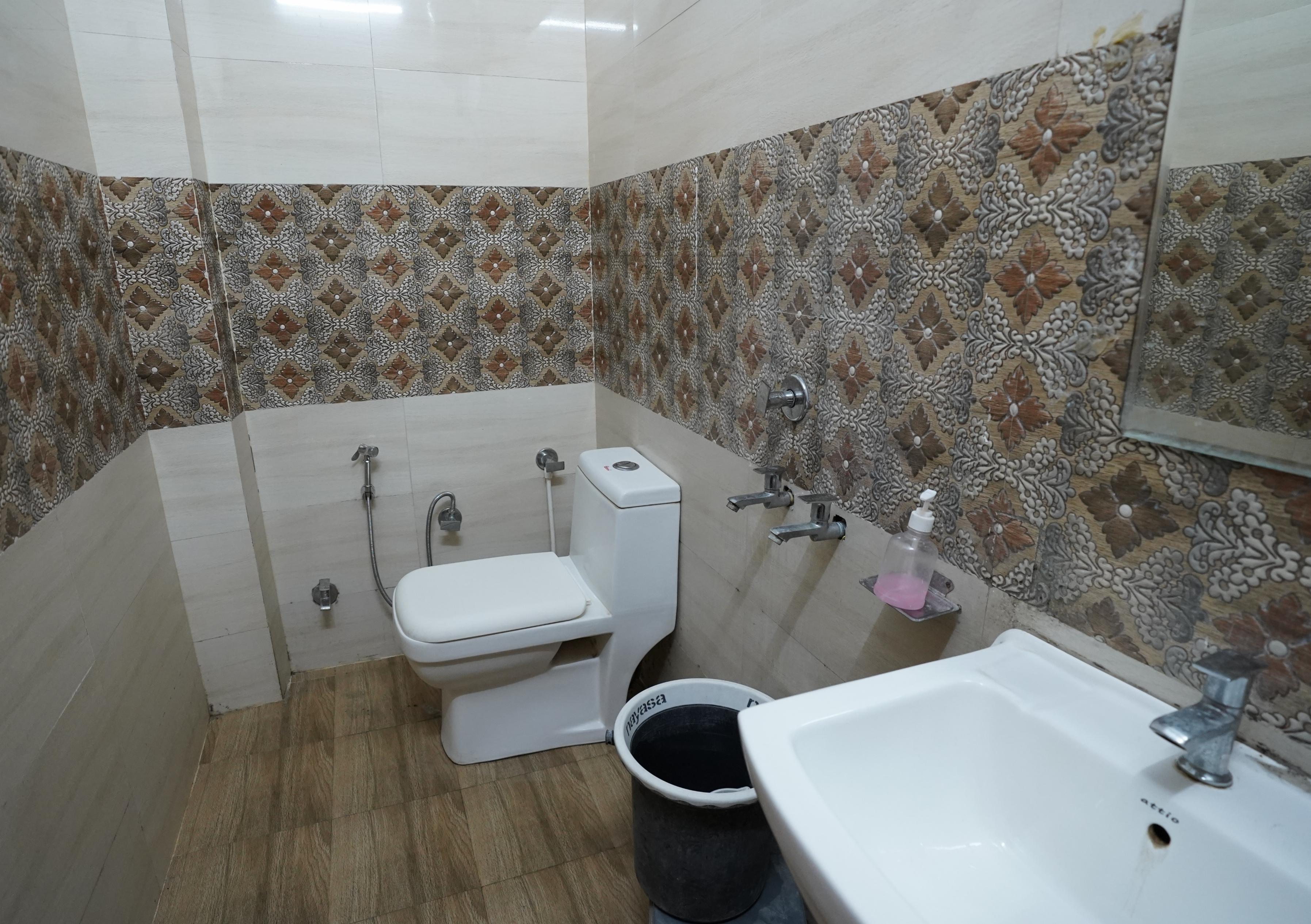 Hotel Alfa - Tap to explore photos