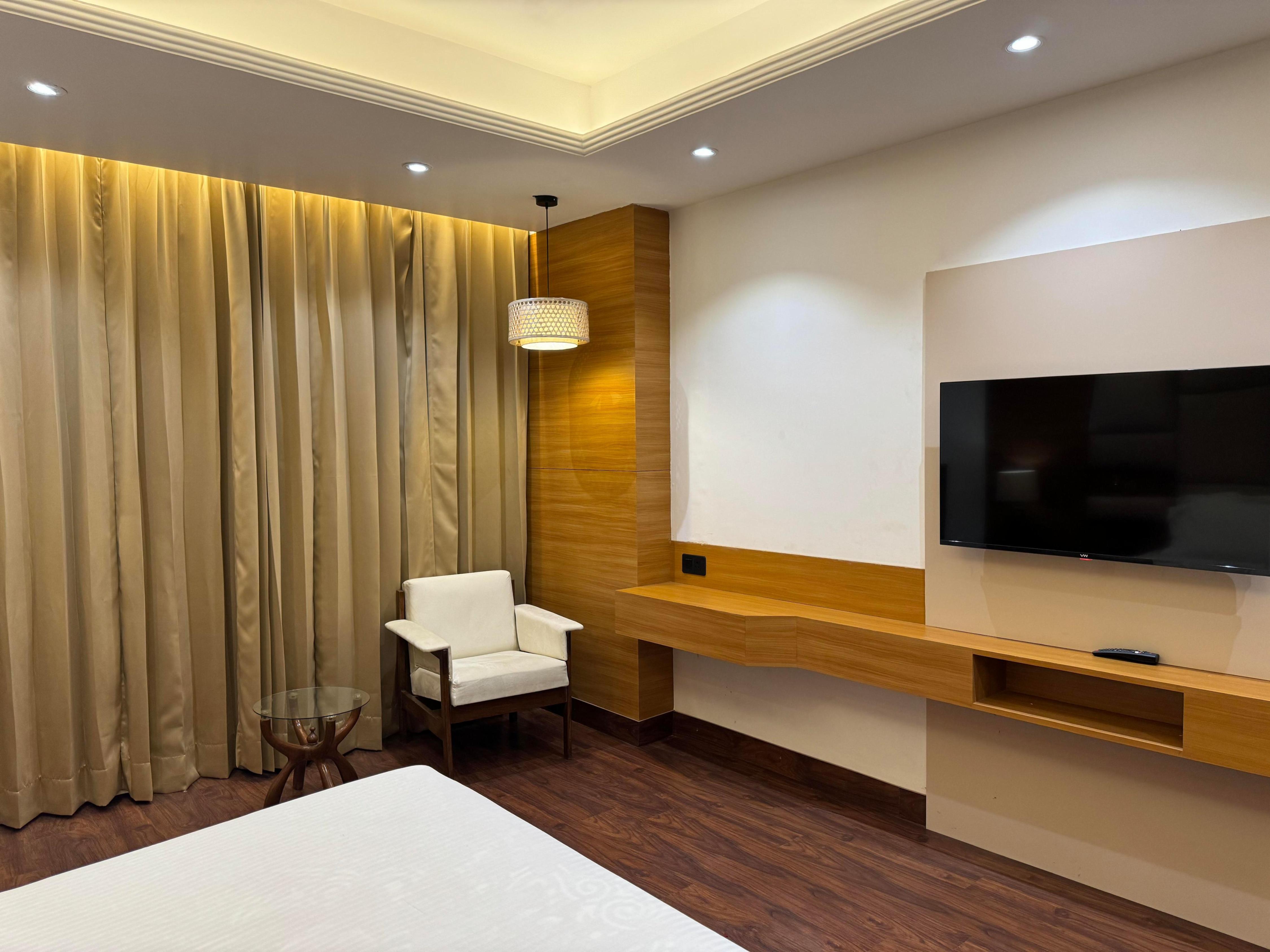 Hotel Nek - Tap to explore photos