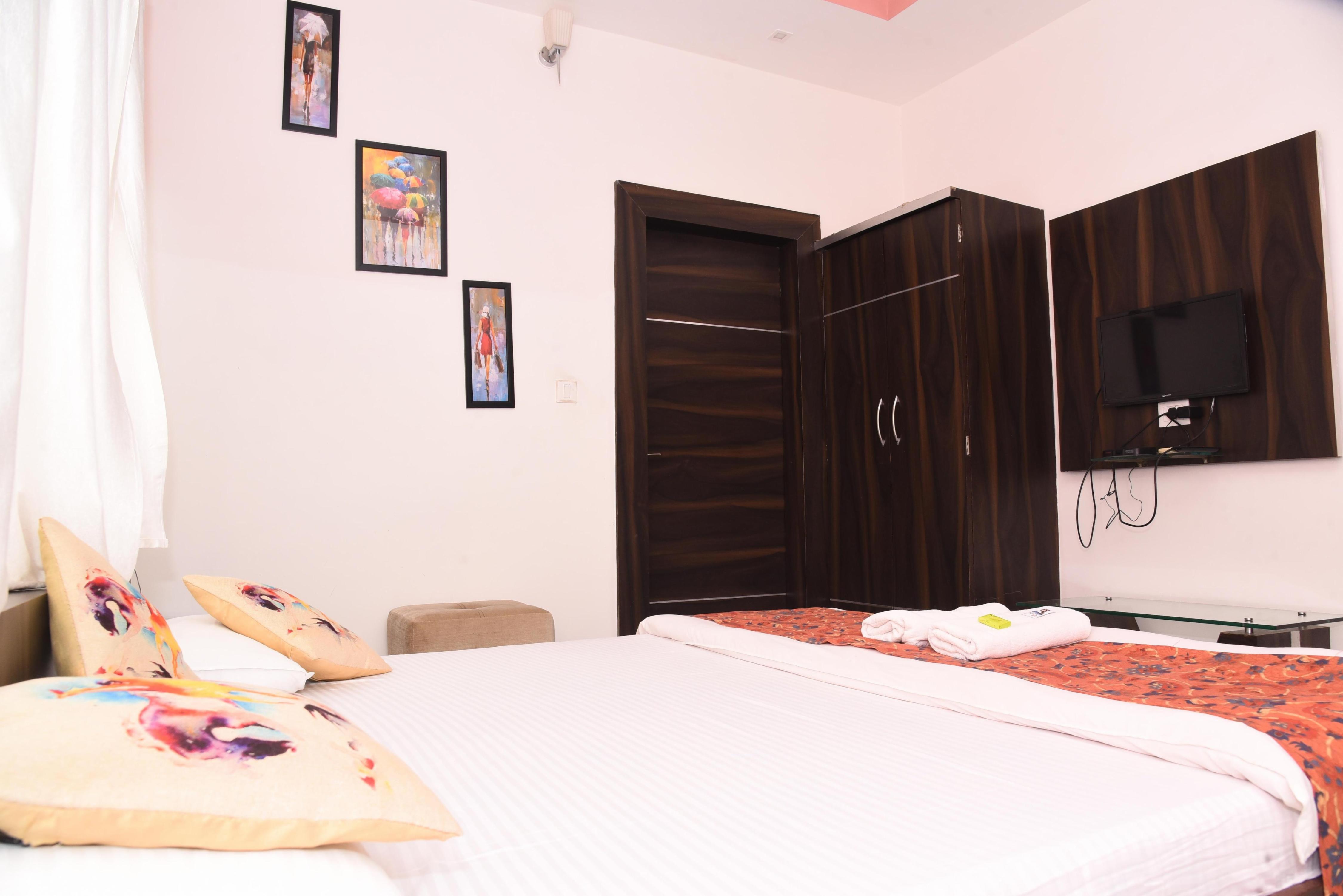 HOTEL PANCHRATN PALACE Room Type - Deluxe Room