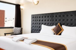 Hotel Rajhans International 