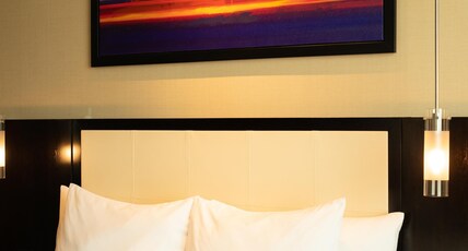 DoubleTree by Hilton Pune Chinchwad Room Type - Deluxe Room Queen Bed on Higher Floor