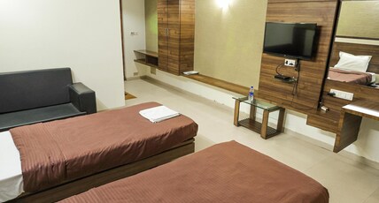 HOTEL APEX Room Type - Executive Room(Unmarried couple & local id not allowed) HOTEL APEX Room Type - Executive Room(Unmarried couple & local id not allowed)