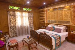 Mahajong Premium Houseboats