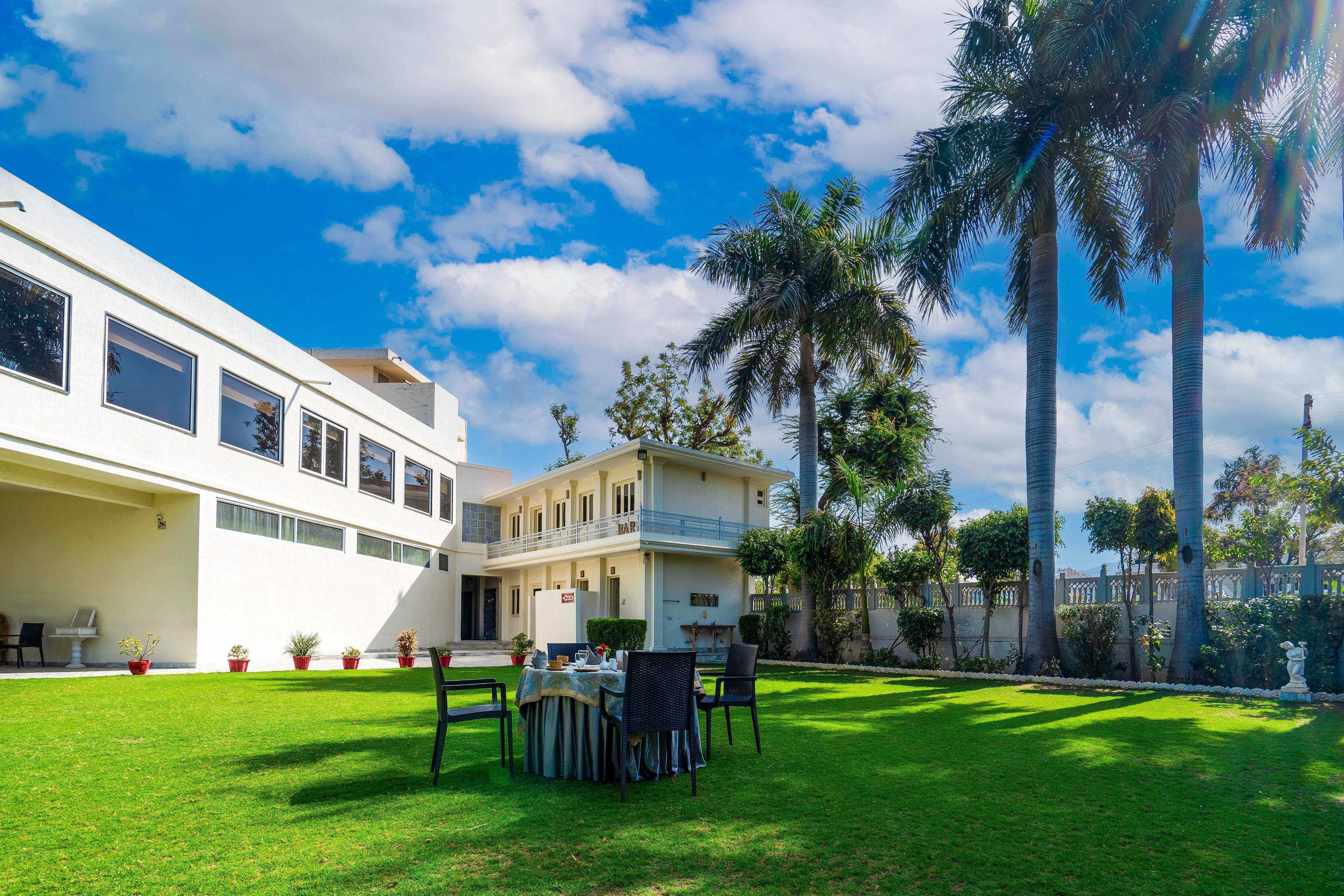 Hotel Chandrawati Palace, Abu Road