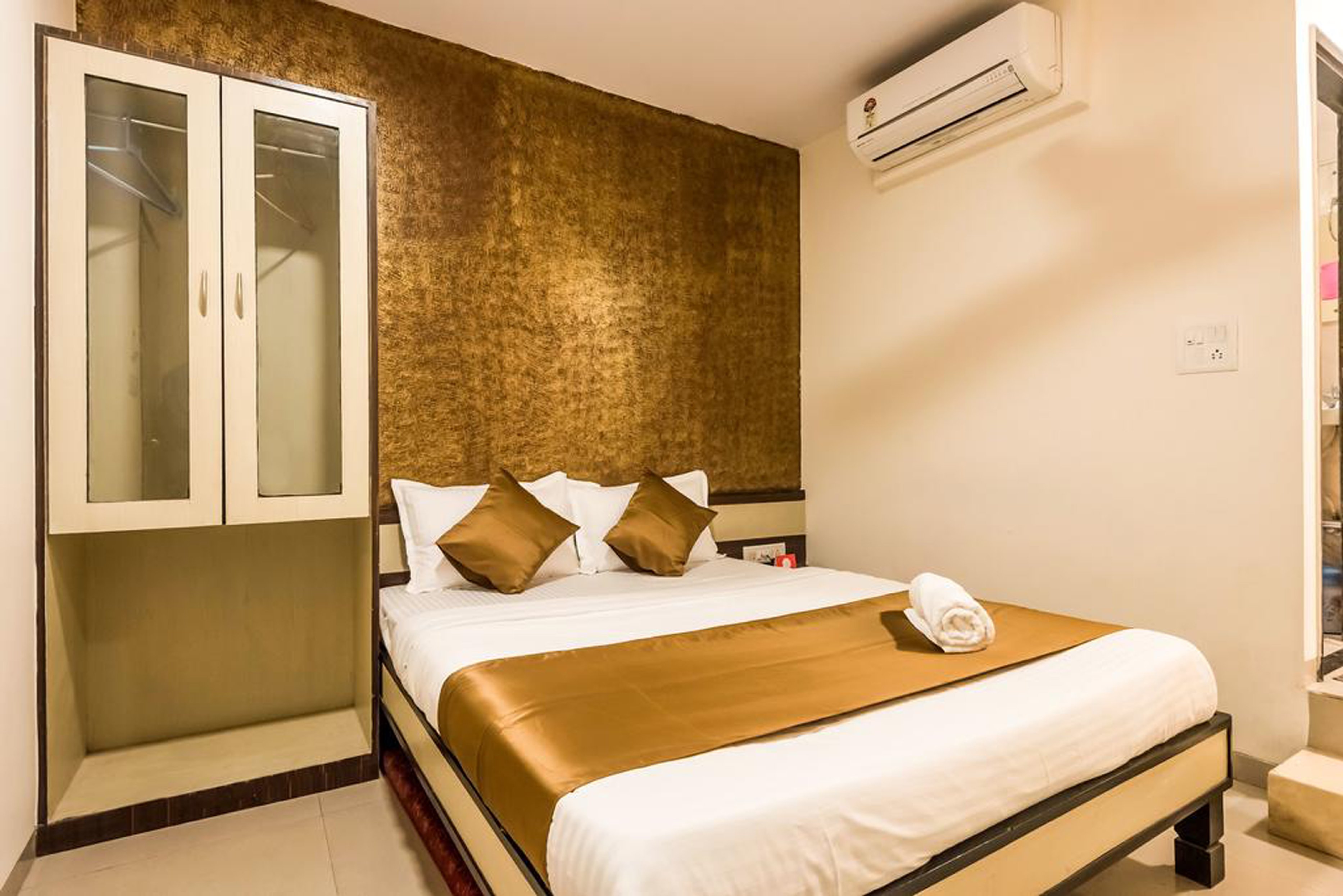 Hotel Minerva Residency - Tap to explore photos