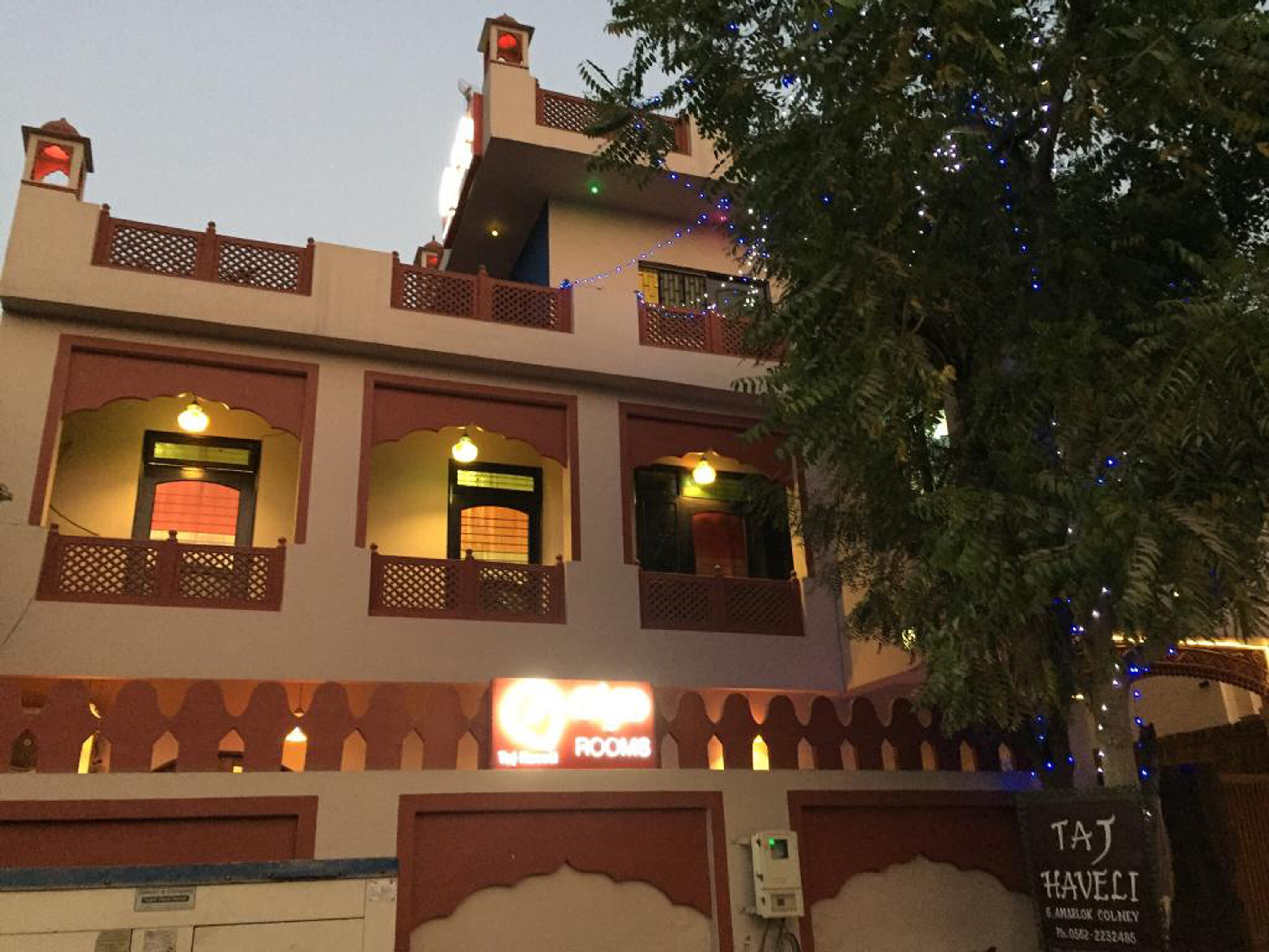 Taj Haveli Agra - Walkable Distance From Taj Mahal - Tap to explore photos