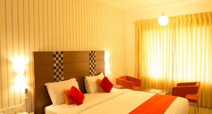 Vels Grands Inn Room Type - Vels King room with twin beds