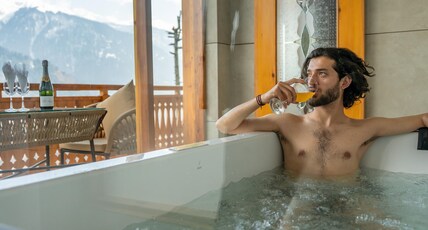 Holiday Heights & Spa Manali Room Type - HIMALAYAN HORIZON JACUZZI VIEW ROOM (Centrally Heated and Cooled) Holiday Heights & Spa Manali Room Type - HIMALAYAN HORIZON JACUZZI VIEW ROOM (Centrally Heated and Cooled)