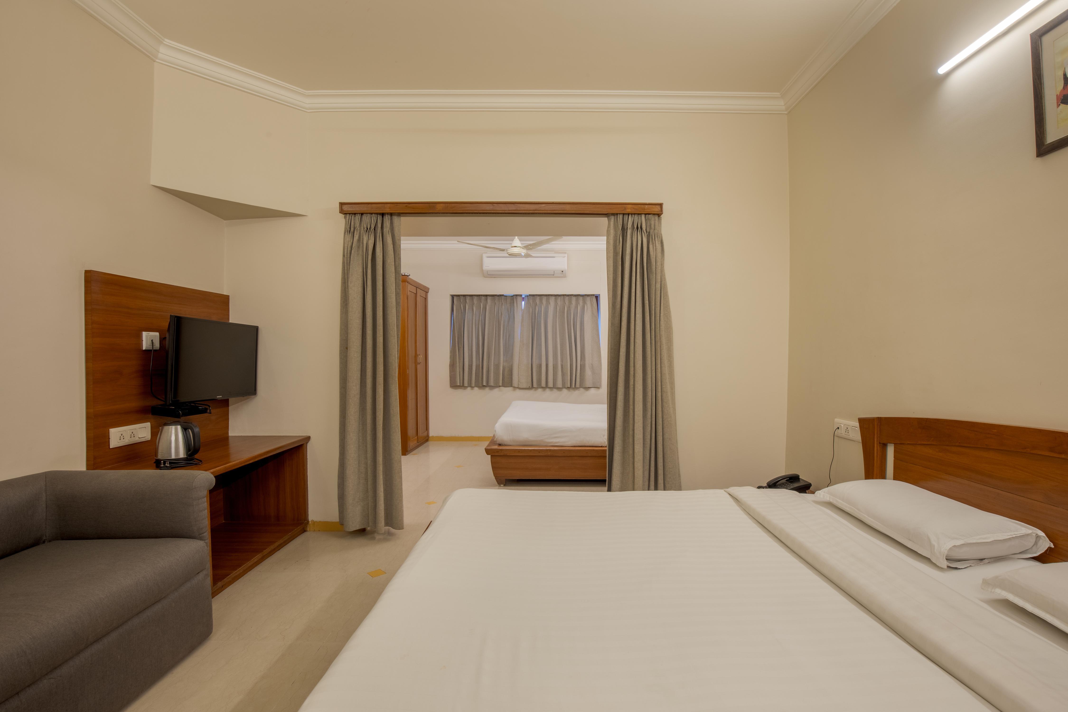 Hotel Sudhir New ( 900 metres from Nakki lake ) - Tap to explore photos