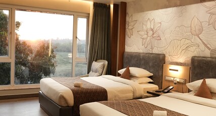 MENAKA INN Room Type - Executive AC Twin Bed Room