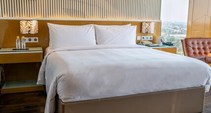 Renaissance Lucknow Hotel, Gomti Nagar Room Type - Guest room, 1 King, Park View