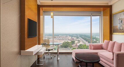 Renaissance Lucknow Hotel, Gomti Nagar Room Type - 1 Bedroom Suite, 1 King, Park View, High floor