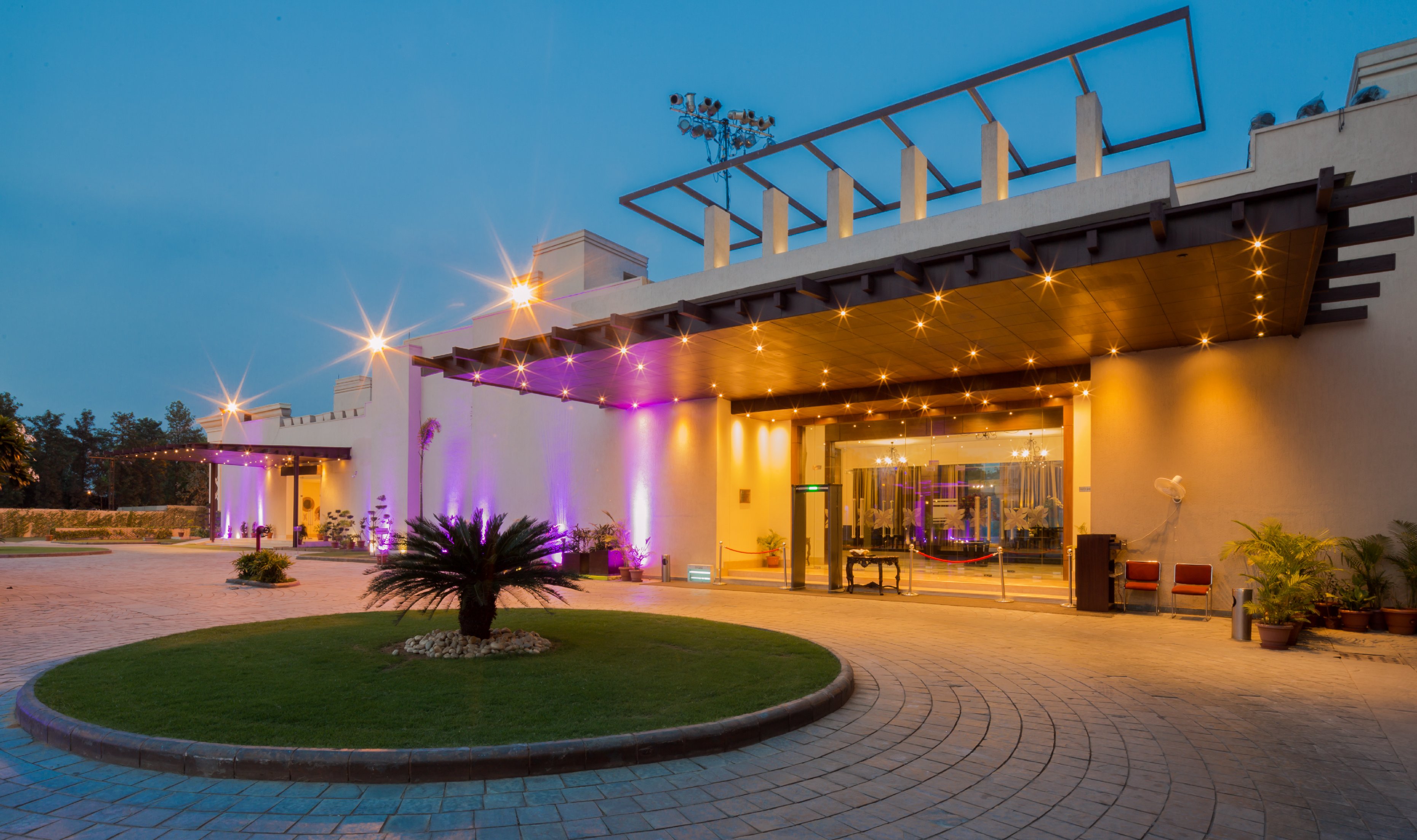 Bel La Monde NH8 at 6km from IGI Airport