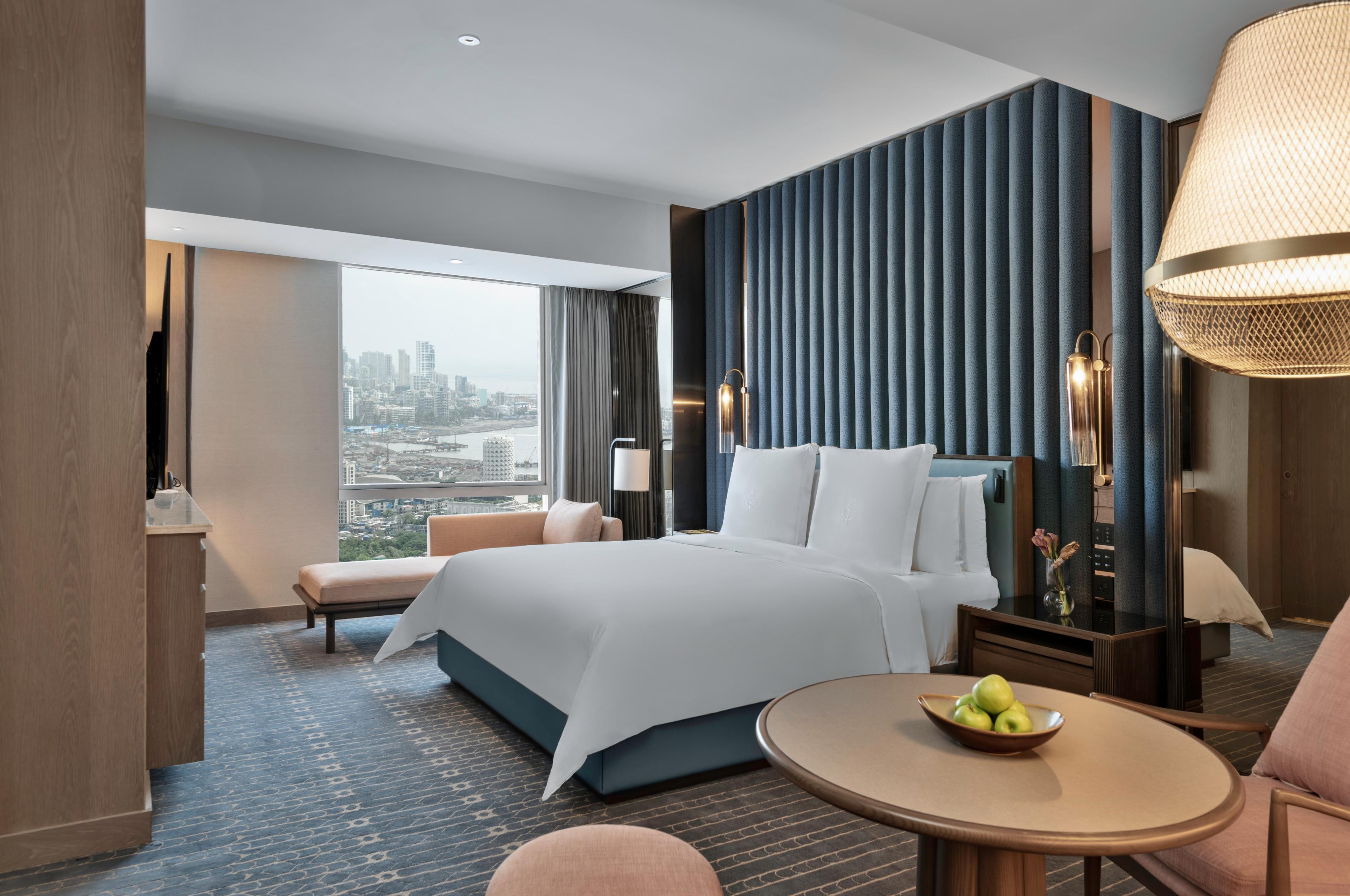 Four Seasons Hotel Mumbai Room Type - Deluxe Sea View Room King Bed