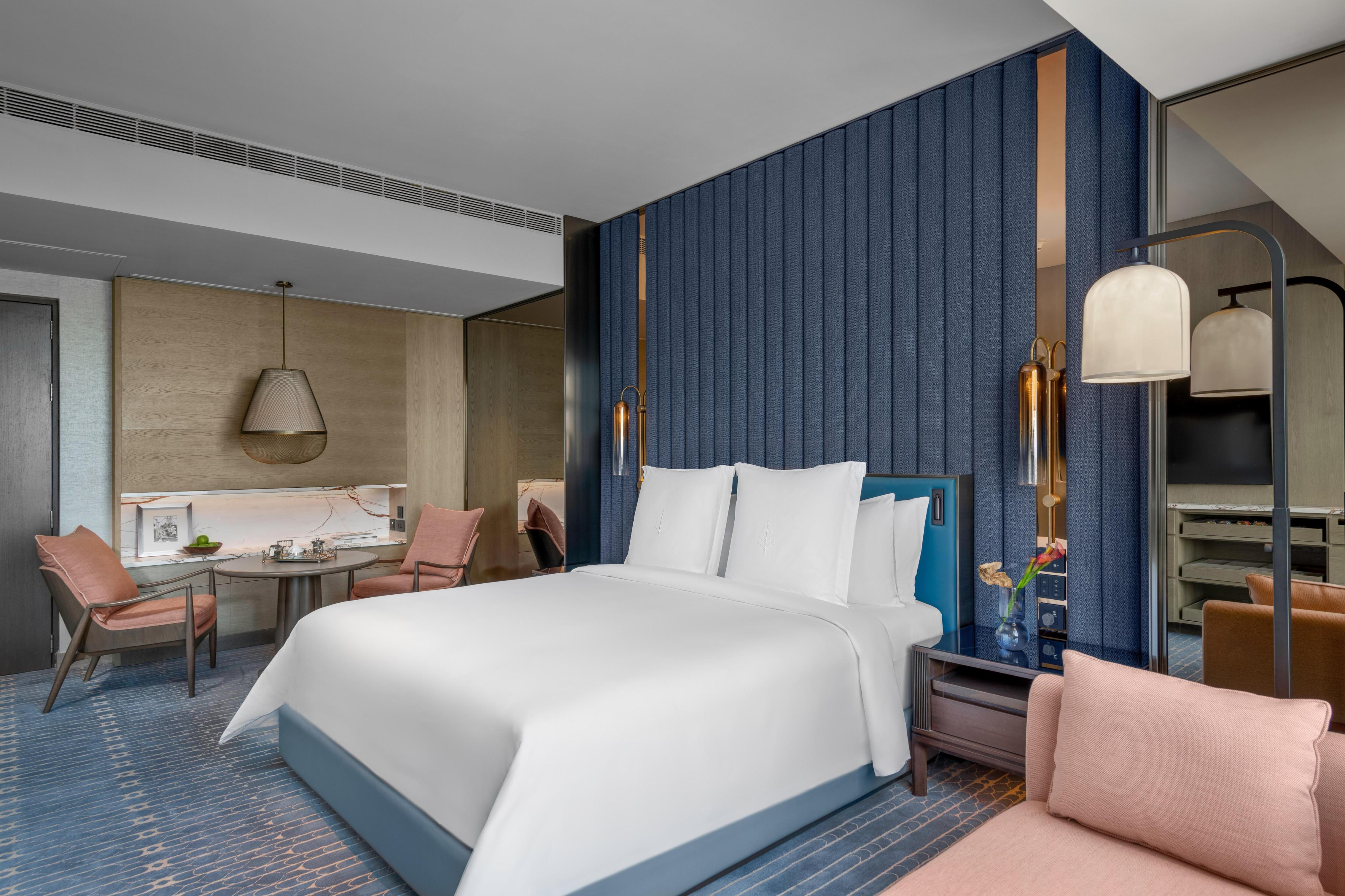Four Seasons Hotel Mumbai Room Type - Deluxe Room King Bed